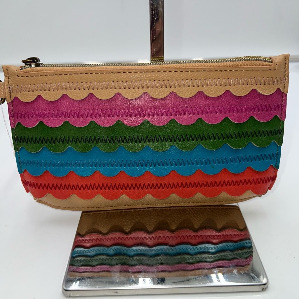 Relic Relic Takeaway Scalloped Wristlet Size ONE SIZE - 1 Thumbnail