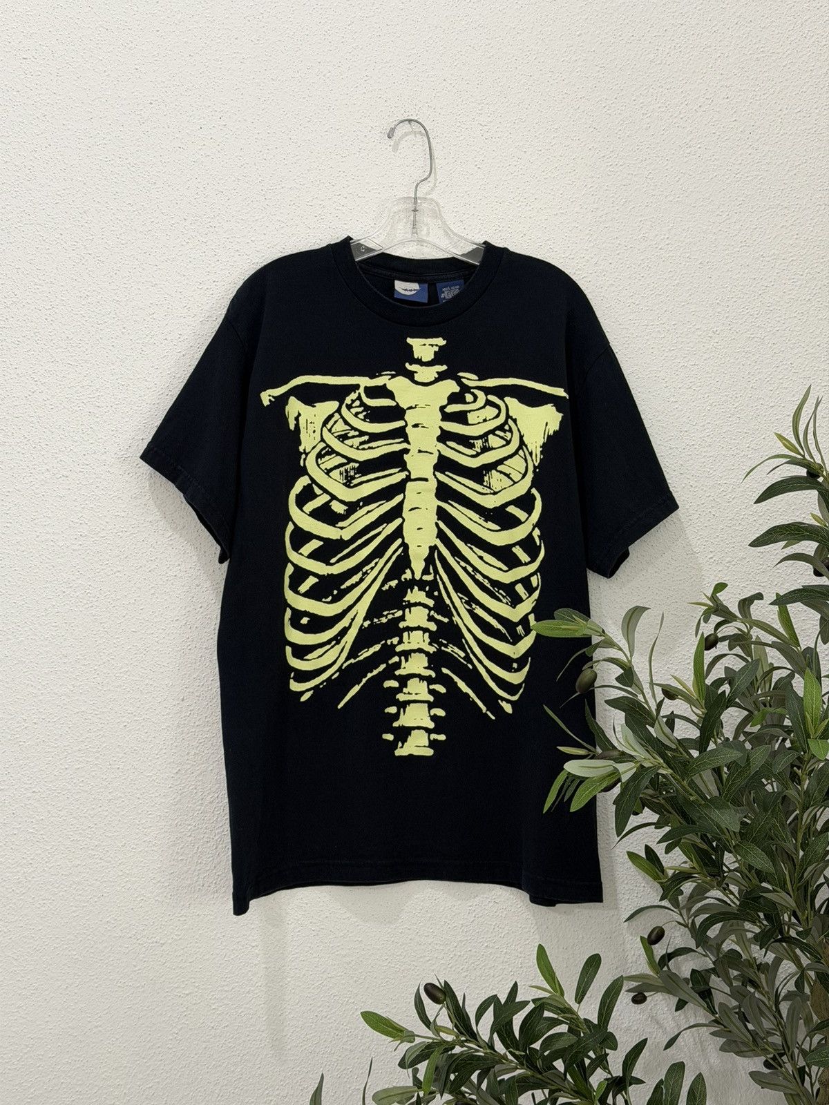 Vintage Vintage Y2K Skeleton T-shirt Glow In The Dark Ribcage Size US L / EU 52-54 / 3 - 1 Thumbnail