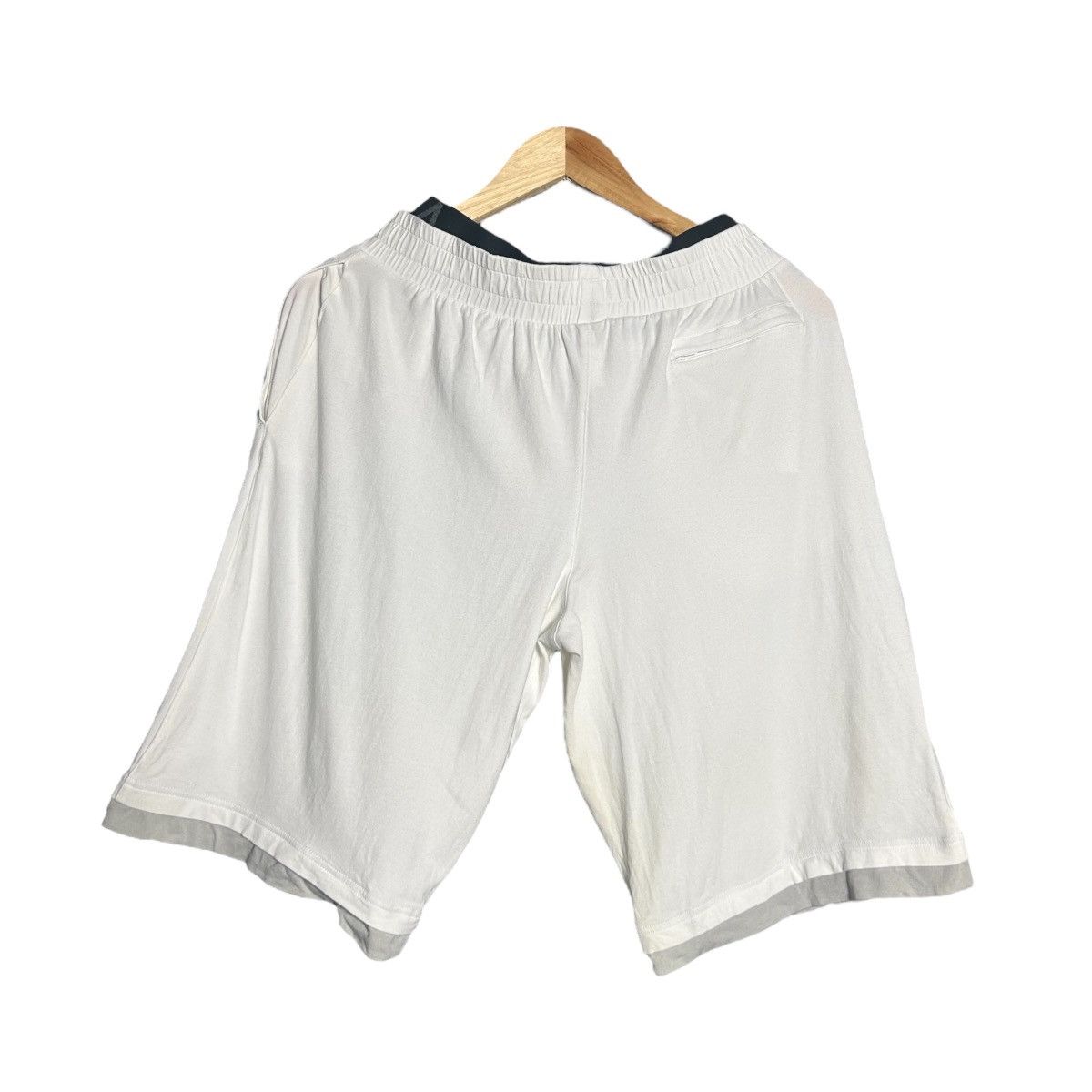 Dolce & Gabbana Dolce and Gabbana Big Logo Shorts Size US 26 / EU 42 - 2 Thumbnail