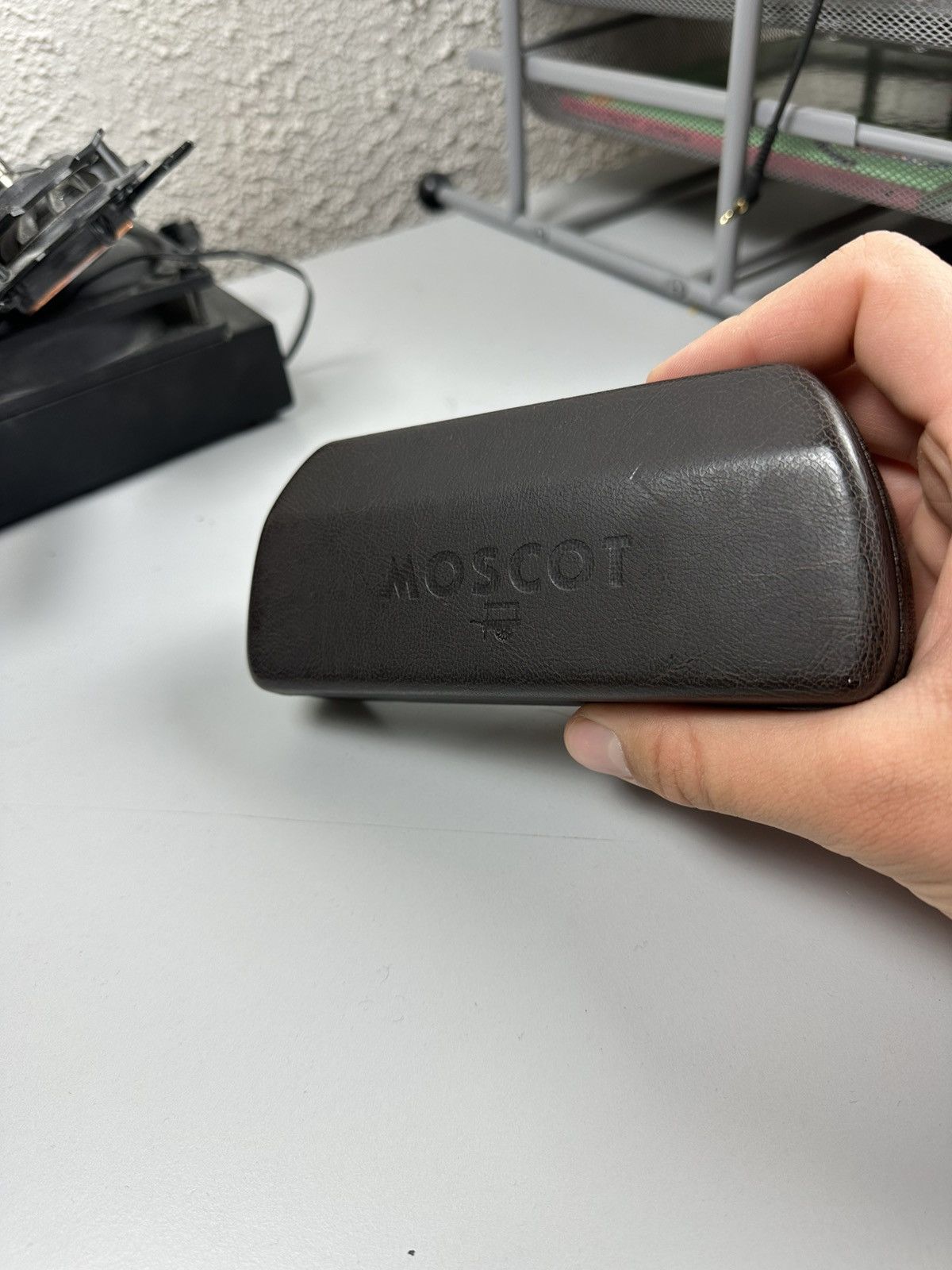 Moscot Moscot Eyeglasses Case – Brown Leather Look (Hard Case) Size ONE SIZE - 2 Thumbnail