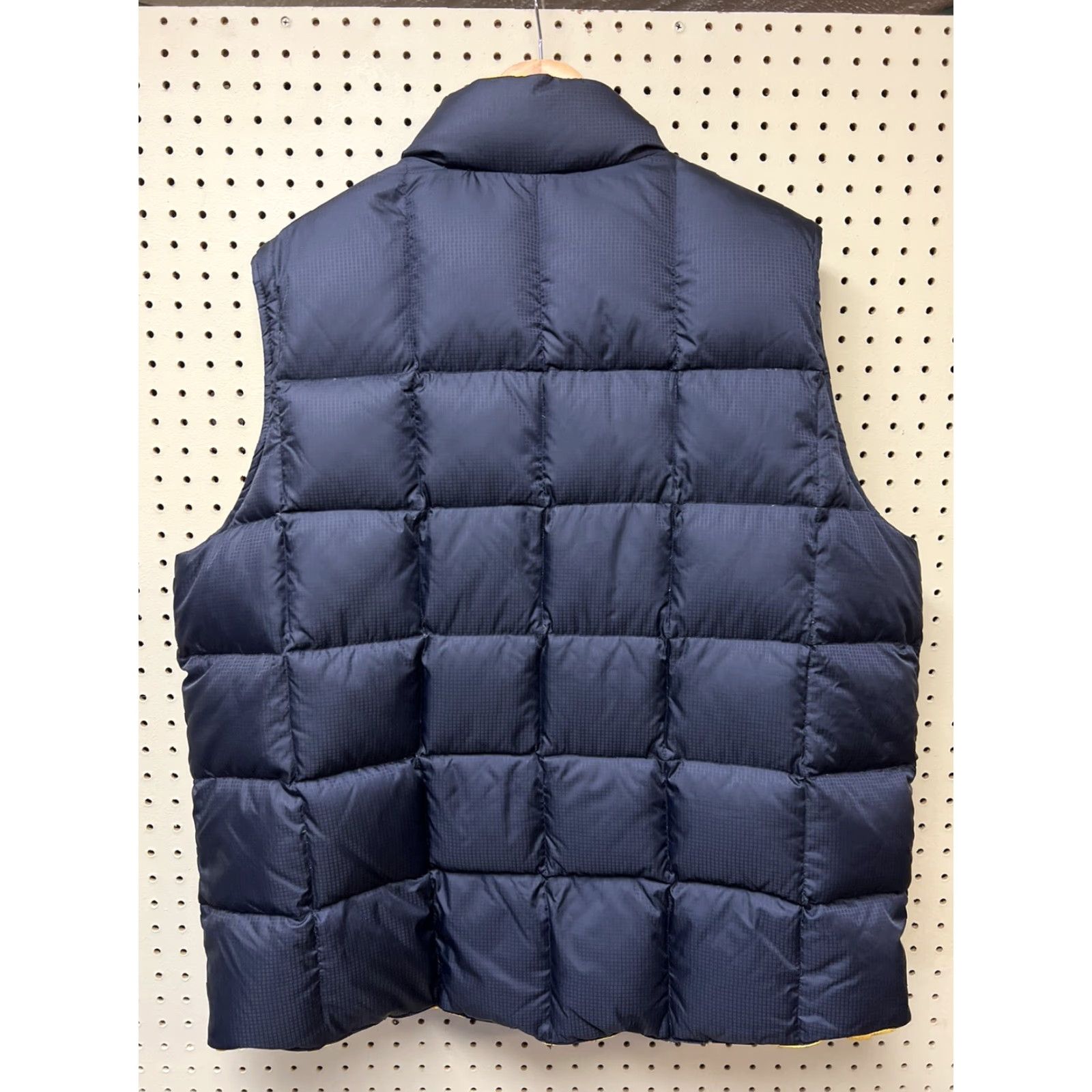 Lands' End VINTAGE? No; but Lands' End Down Vest XL Mens Blue Yellow Reversible Quilted Puffer Zip Short Sleeve? Size US XL / EU 56 / 4 - 2 Thumbnail