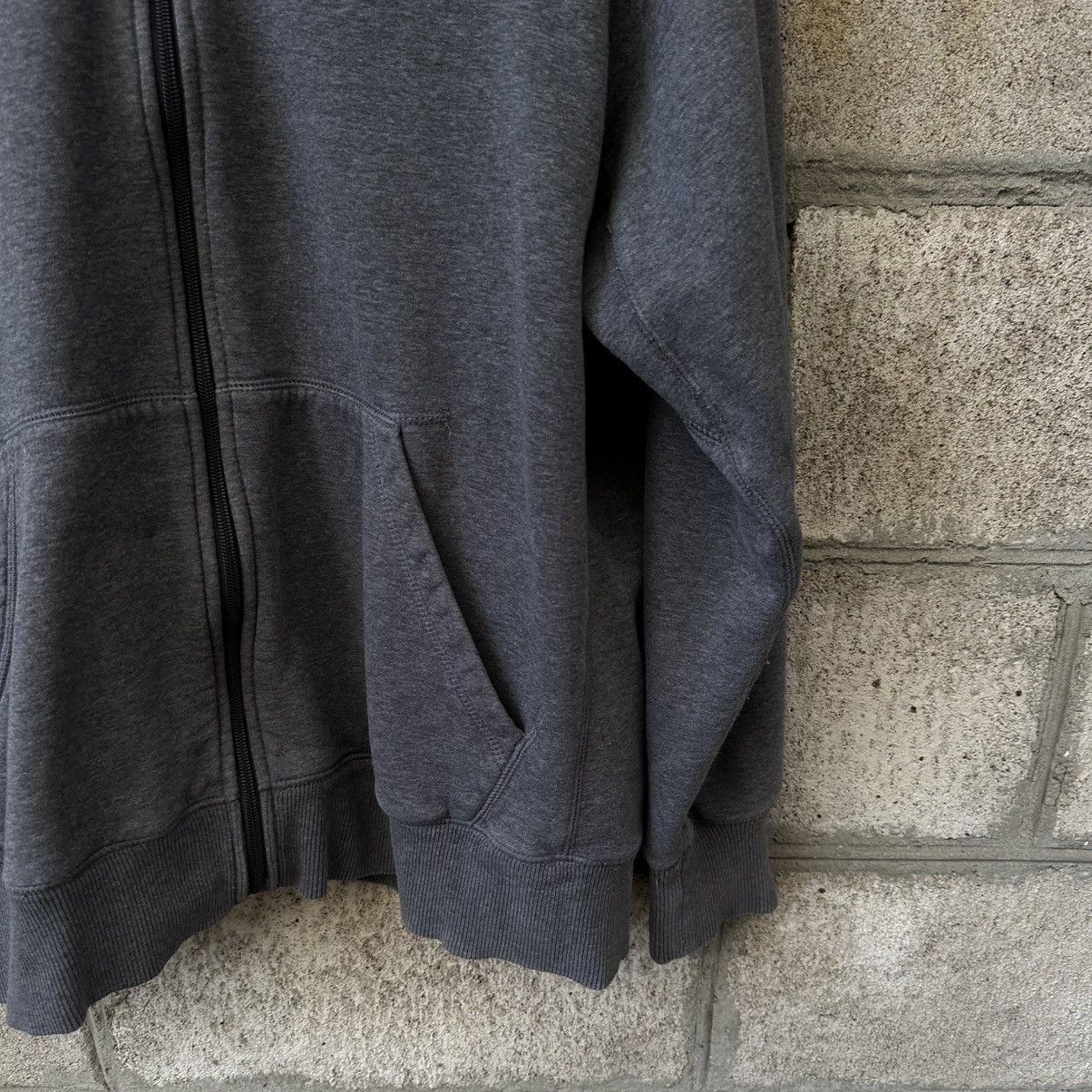 Nike Vintage Nike Zip Hoodie Small Logo Size XL Y2K 00s UsA Hype Size US XL / EU 56 / 4 - 4 Thumbnail