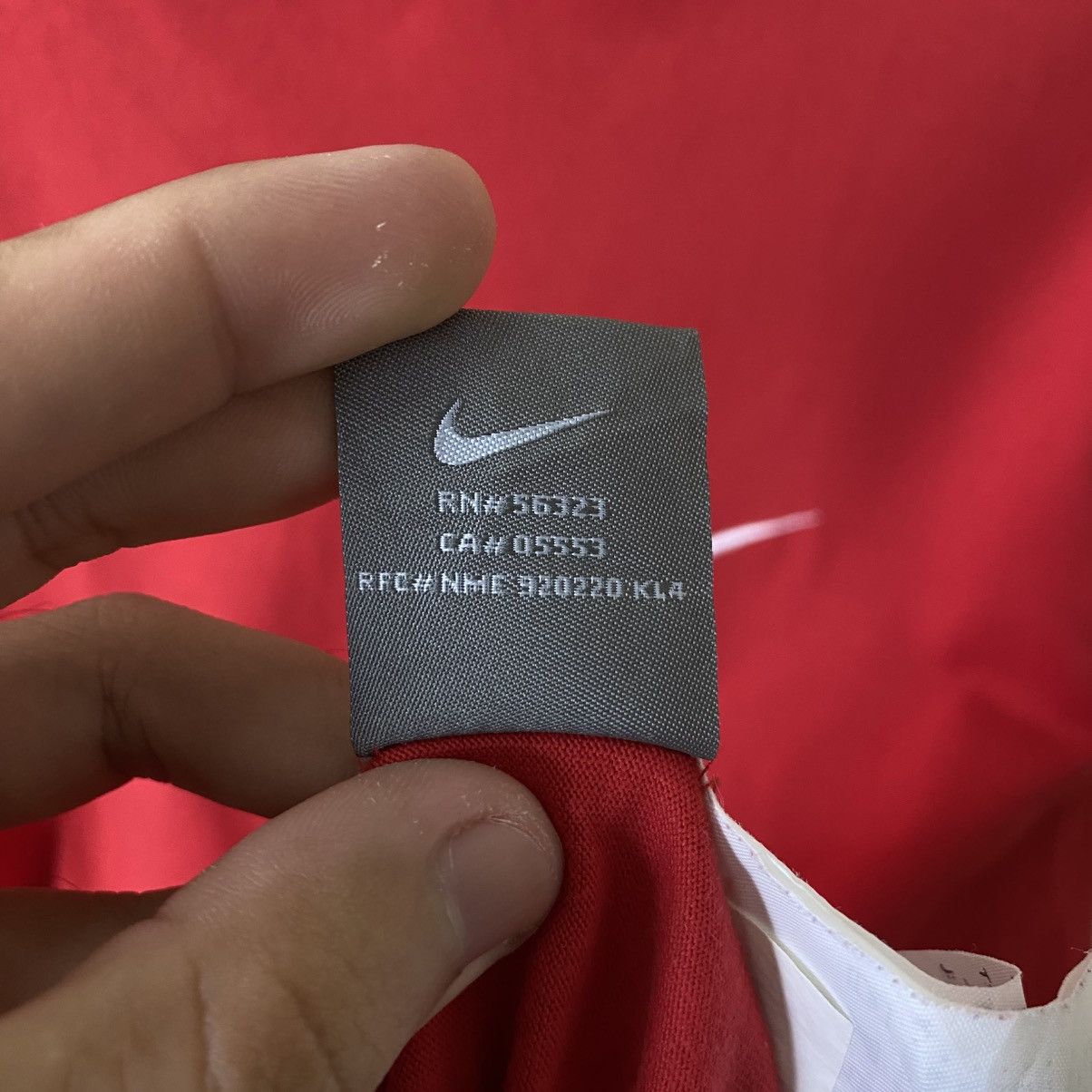 Nike Vintage Y2K Nike Small Swoosh Reversible T Shirt Size US M / EU 48-50 / 2 - 6 Thumbnail