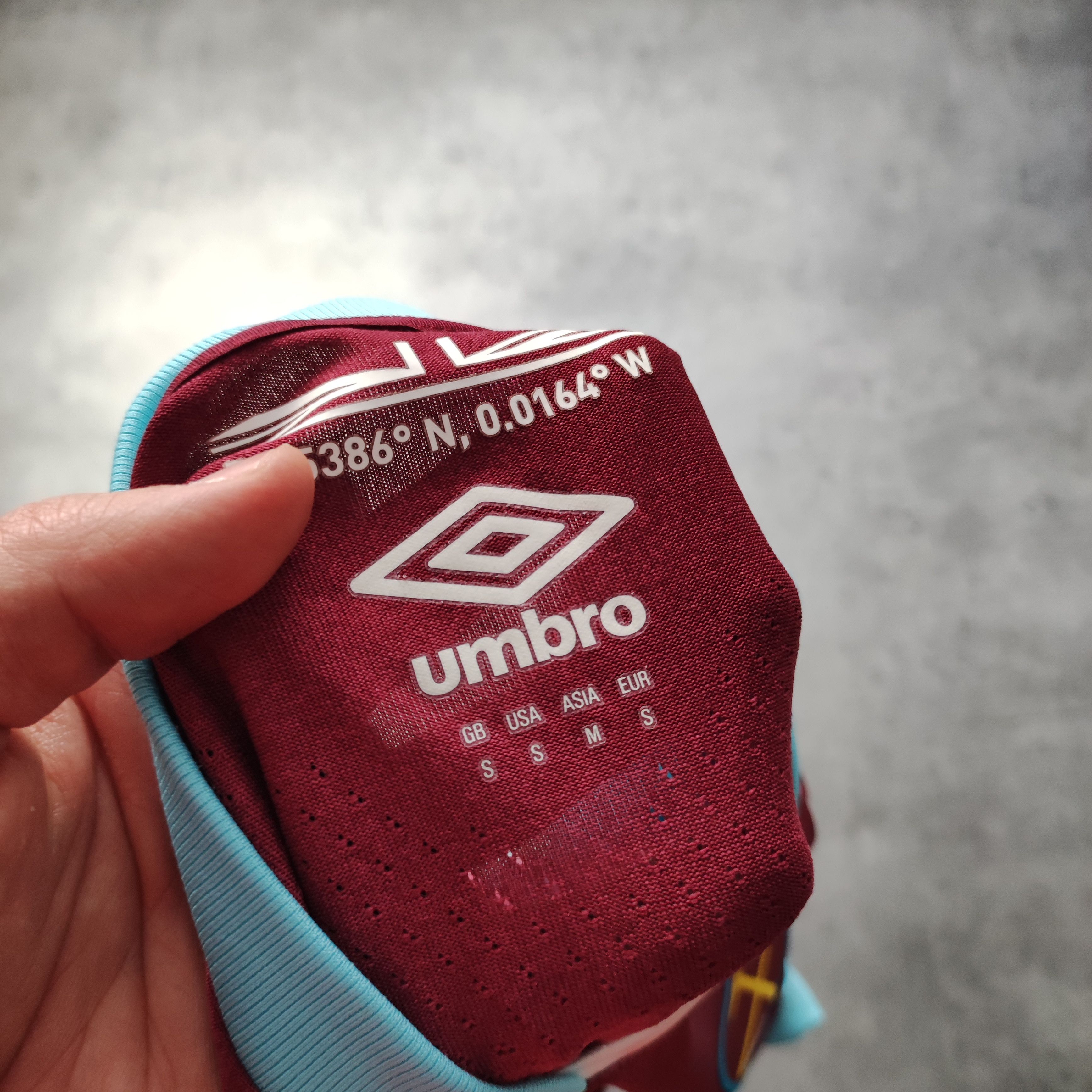 Vintage RARE Vintage West Ham United 2016 Home Umbro Jersey Size US S / EU 44-46 / 1 - 6 Thumbnail