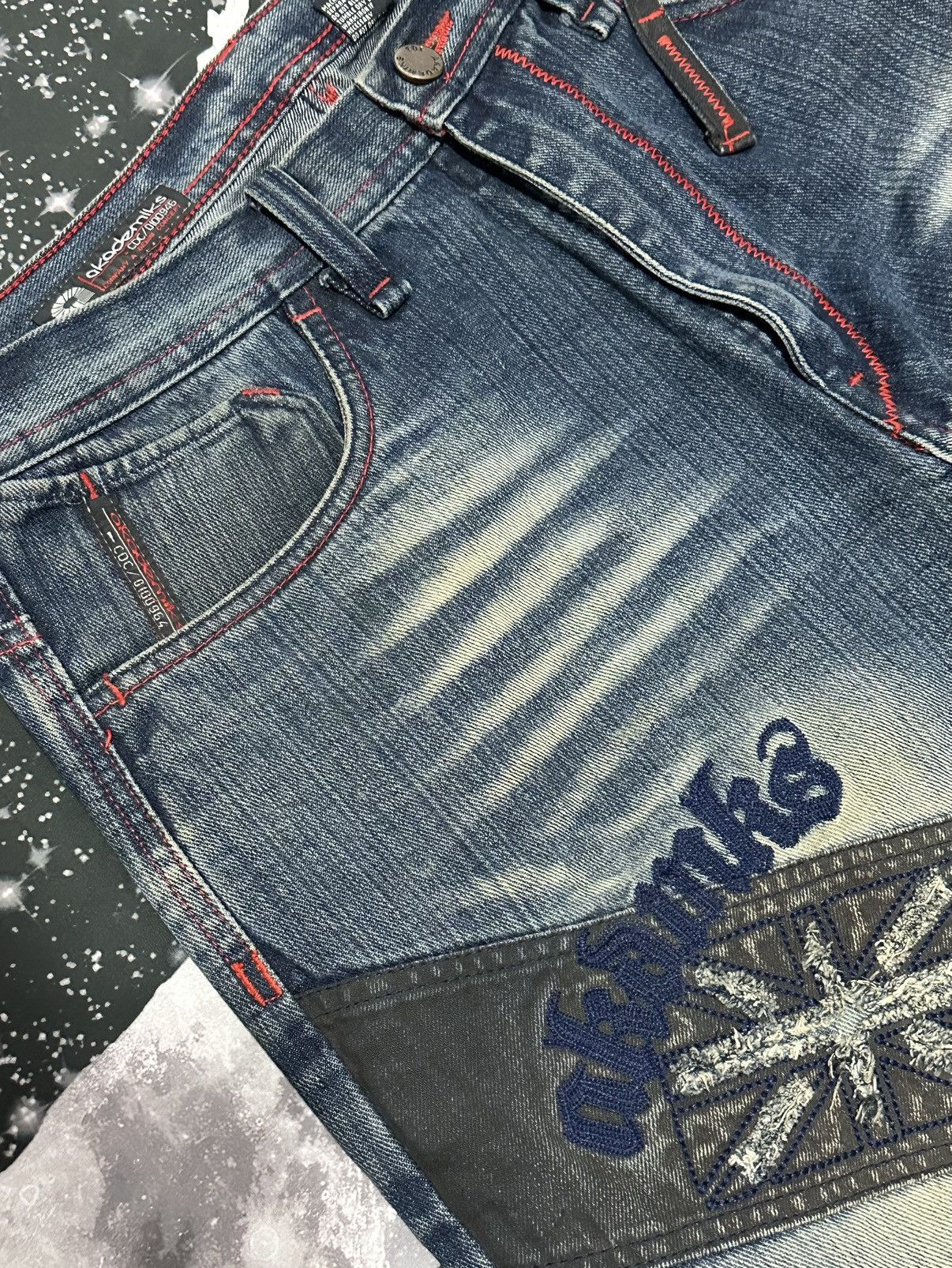 Vintage Akademiks Mens Embroidered Blue Jeans Size US 34 / EU 50 - 7 Thumbnail
