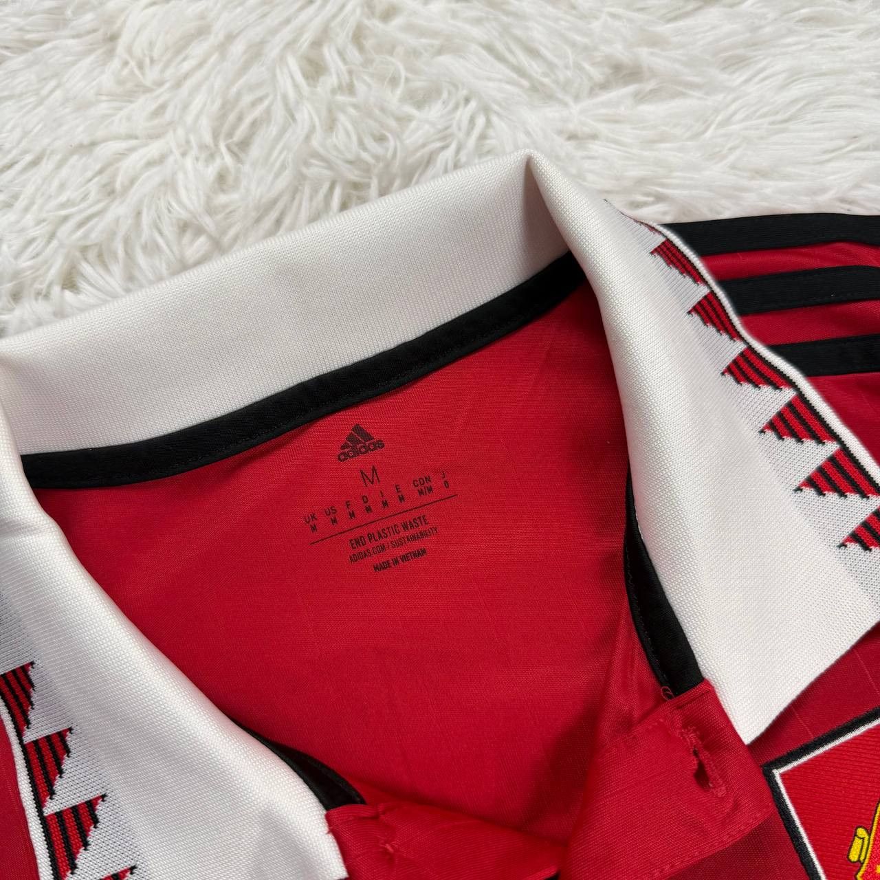Adidas 💢Adidas Manchester United Jersey 2022 Size US M / EU 48-50 / 2 - 6 Thumbnail