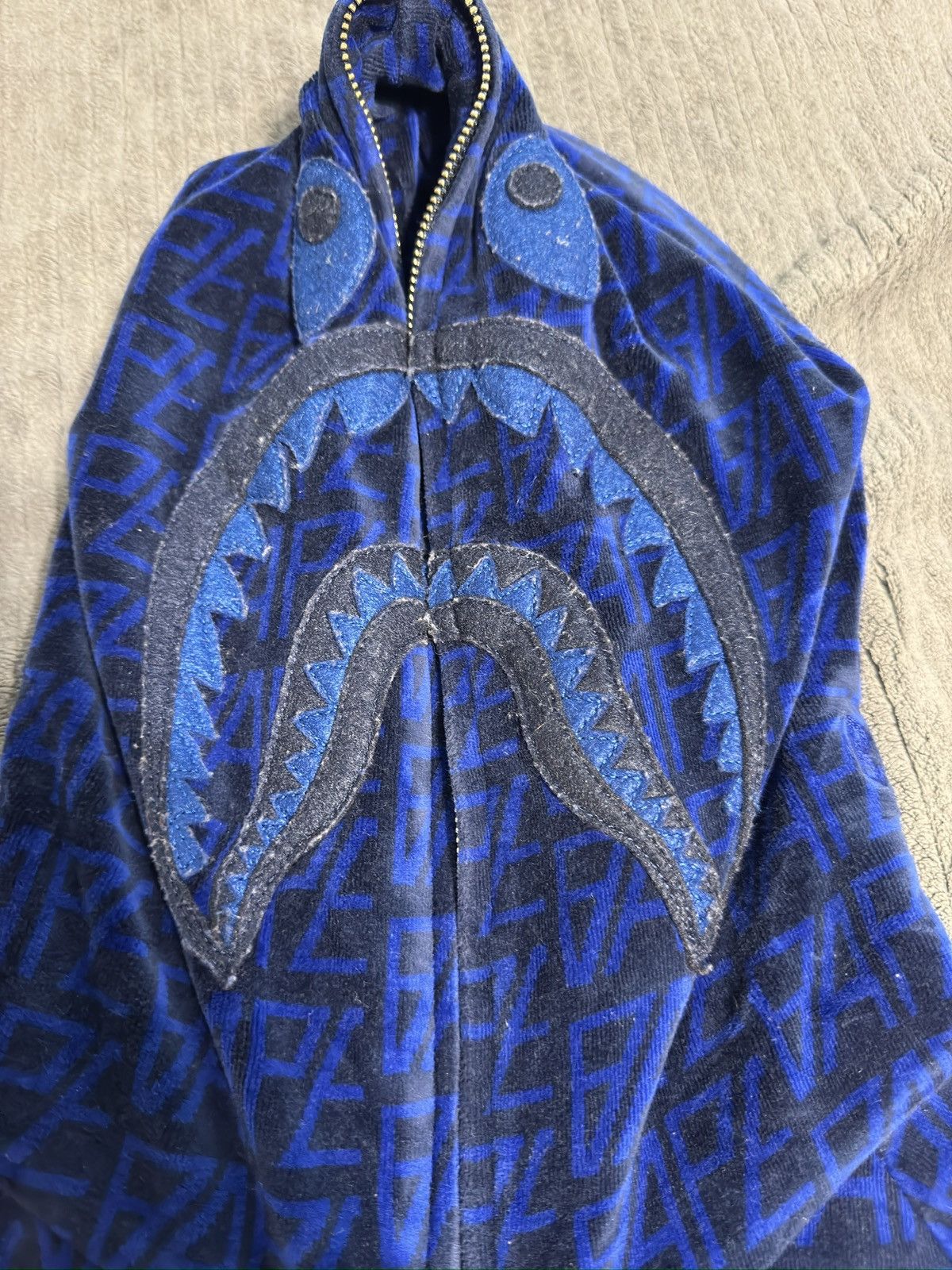 Bape BAPE Logo Monogram Velour Shark Full Zip Hoodie Navy Size L Size US L / EU 52-54 / 3 - 3 Thumbnail