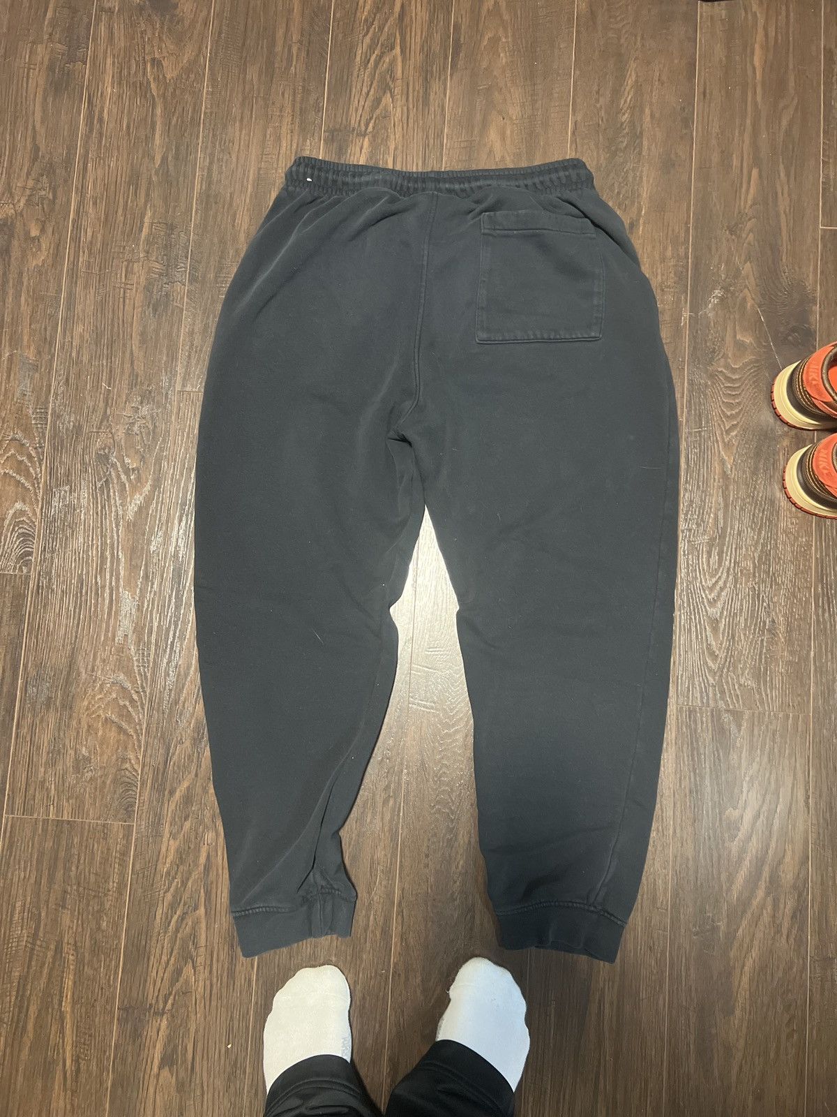 Jordan Brand Jordan sweatpants size large Size US 35 - 1 Thumbnail