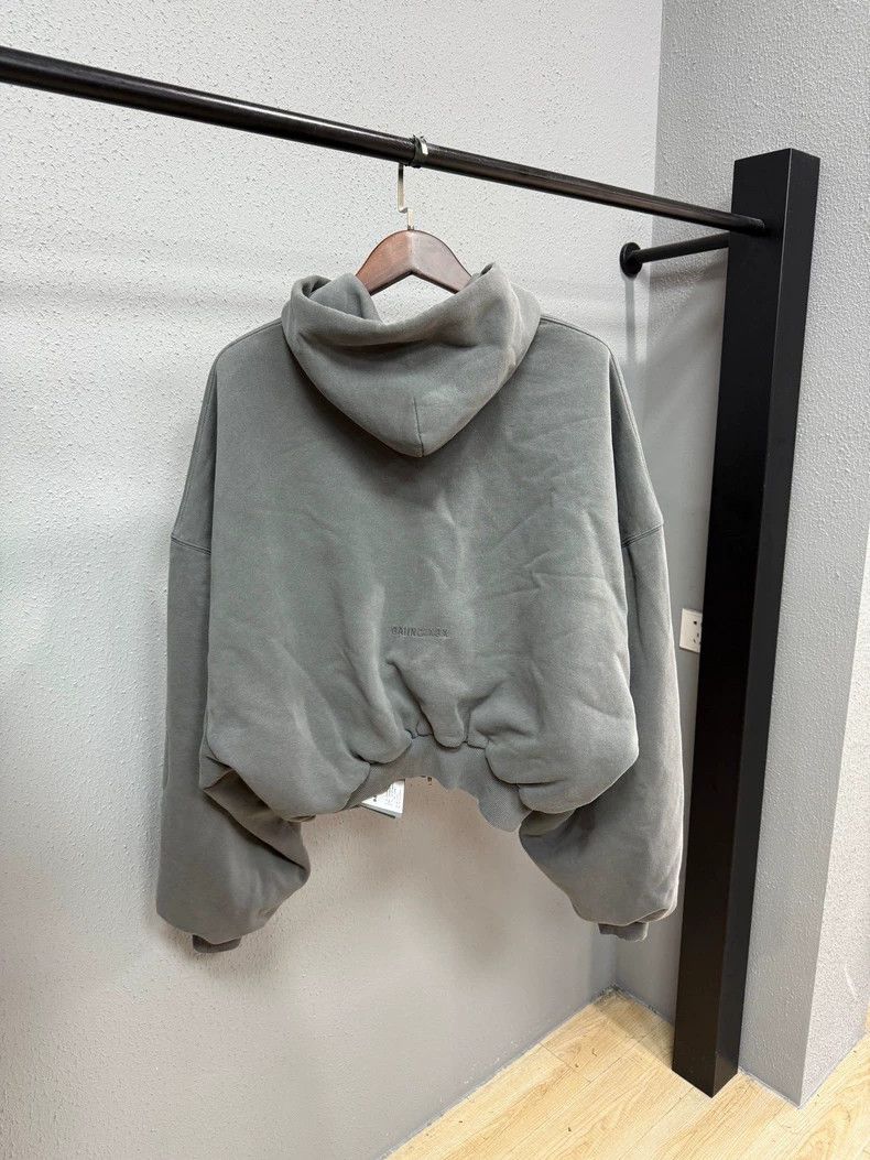 Balenciaga Balenciaga Cropped human being embroidered jacket Size US M / EU 48-50 / 2 - 2 Thumbnail
