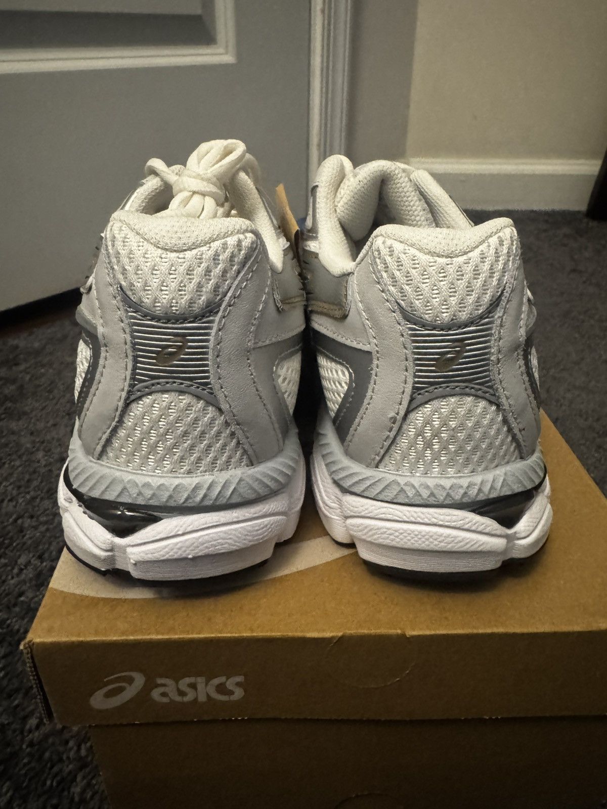 Asics ASICS GEL- NYC 2055 CREAM/SILVER Size US 8.5 / IT 38.5 - 2 Thumbnail