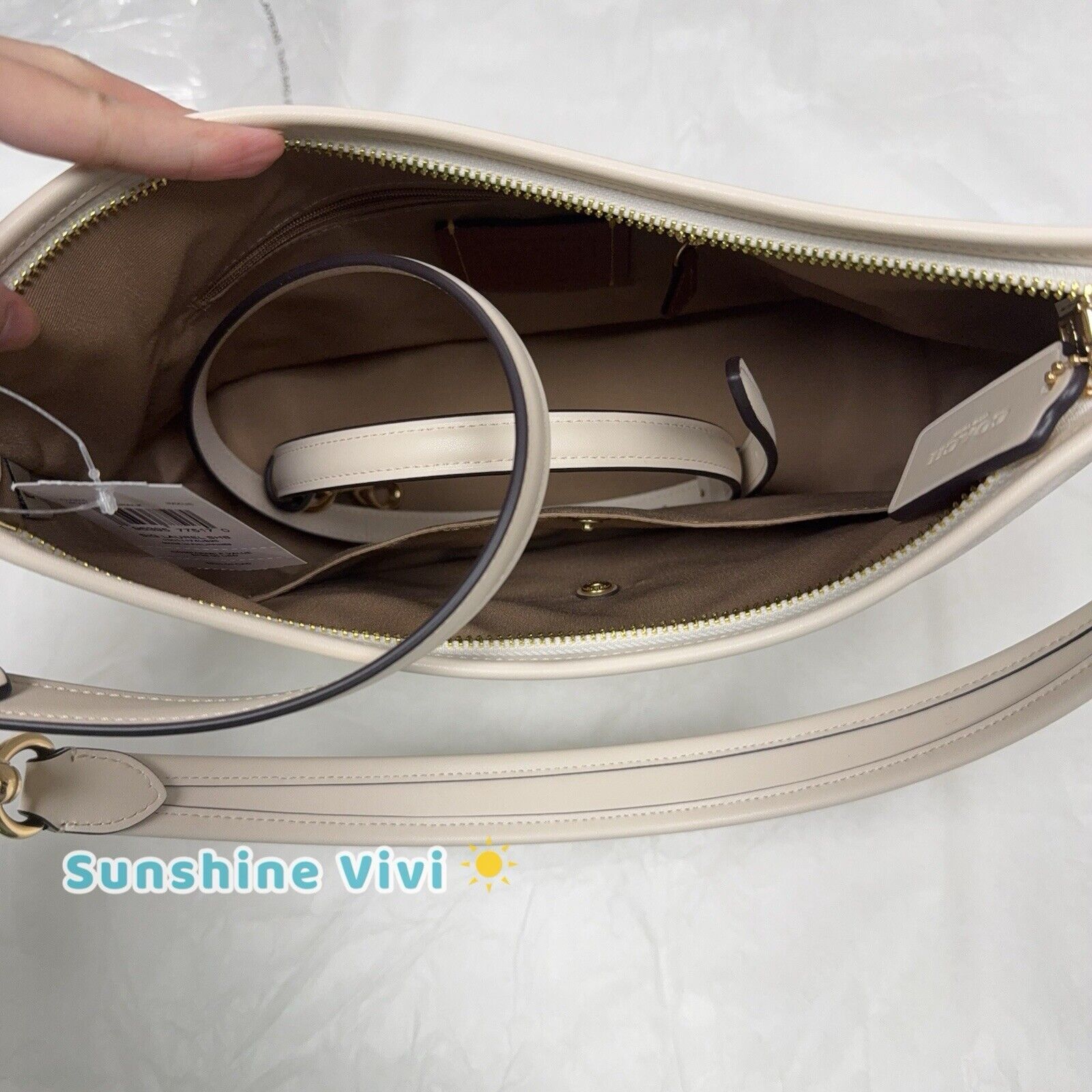 Coach NWT Coach Laurel Shoulder Bag CV975 White /Chalk Size ONE SIZE - 9 Thumbnail