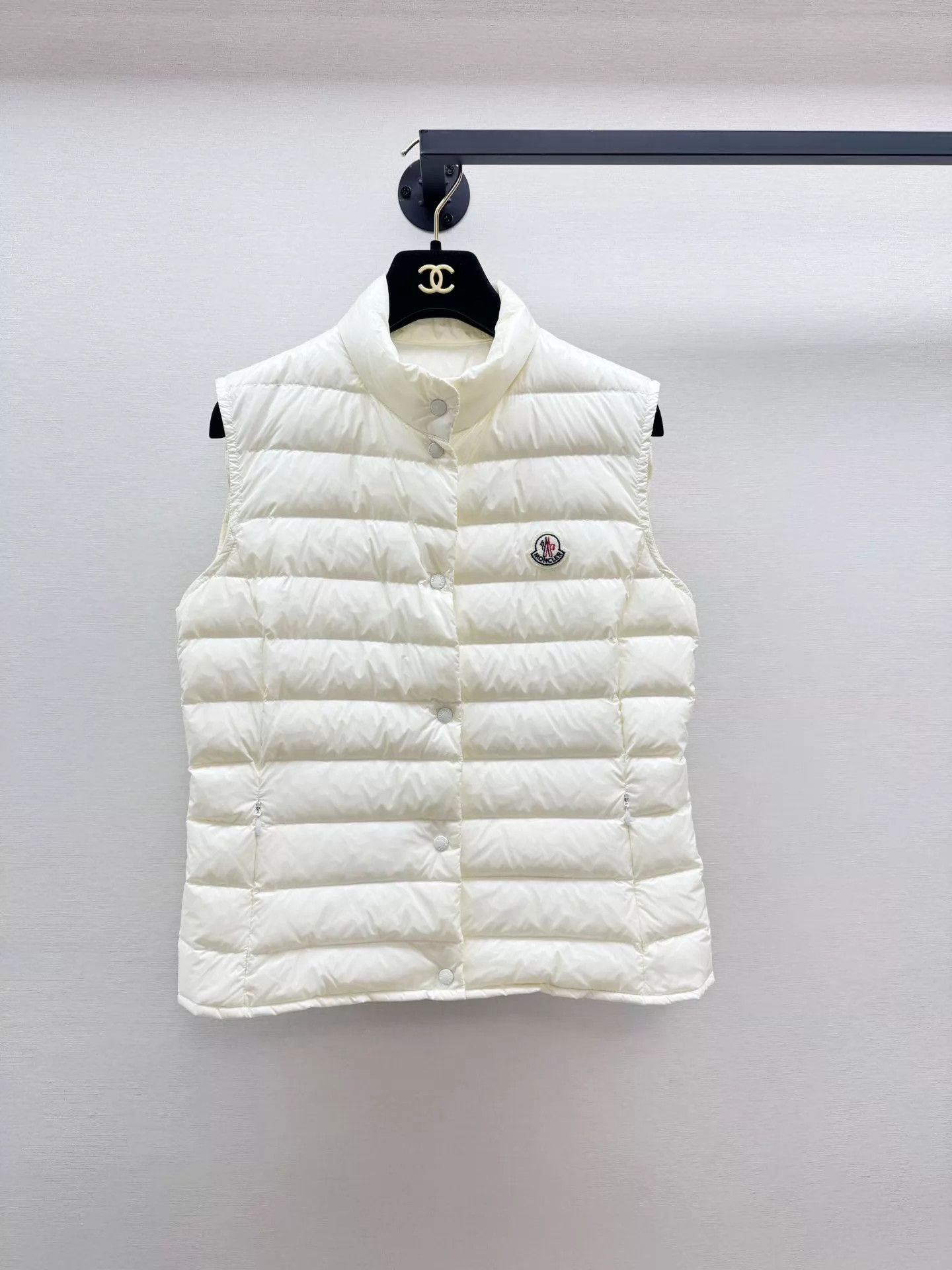 Moncler Moncler Authentic Down Vest Size 2 Worn 2x Bust 92 Length 57 Size XS / US 0-2 / IT 36-38 - 1 Thumbnail