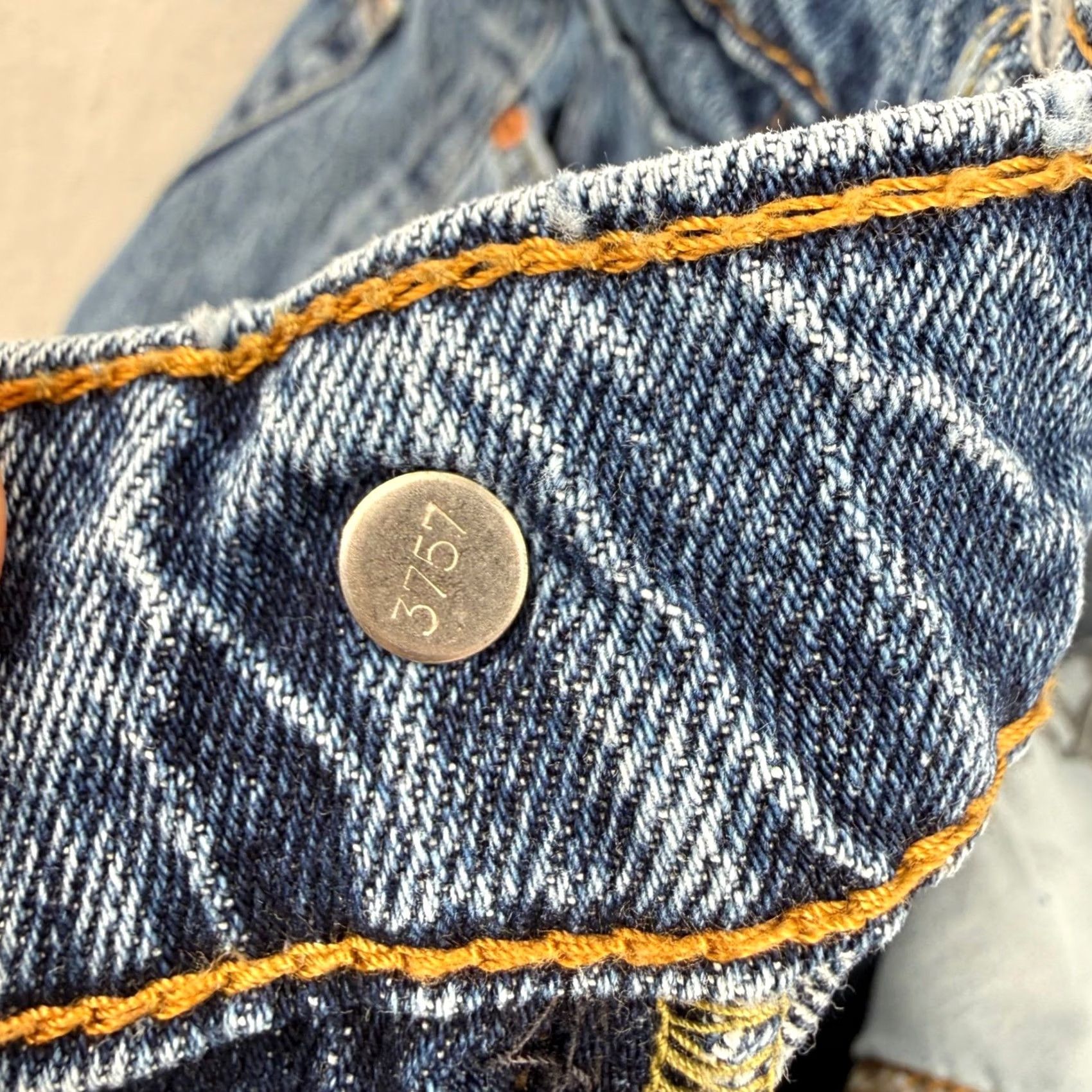 Levi's Levis Jeans Denim Medium Wash Cotton Lyocell Blend Stretch Wide 5-Pocket W34 L32 Mens Regular Straight(Size 34) Blue Mt/Western/Bohemian/Vintage No Size US 34 / EU 50 - 4 Thumbnail