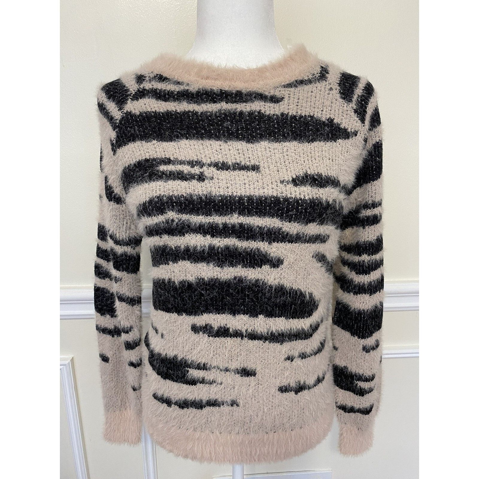 Cotton Club COTTON EMPORIUM Tiger Long Sleeve Pullover size S A003063 Size S / US 4 / IT 40 - 2 Thumbnail