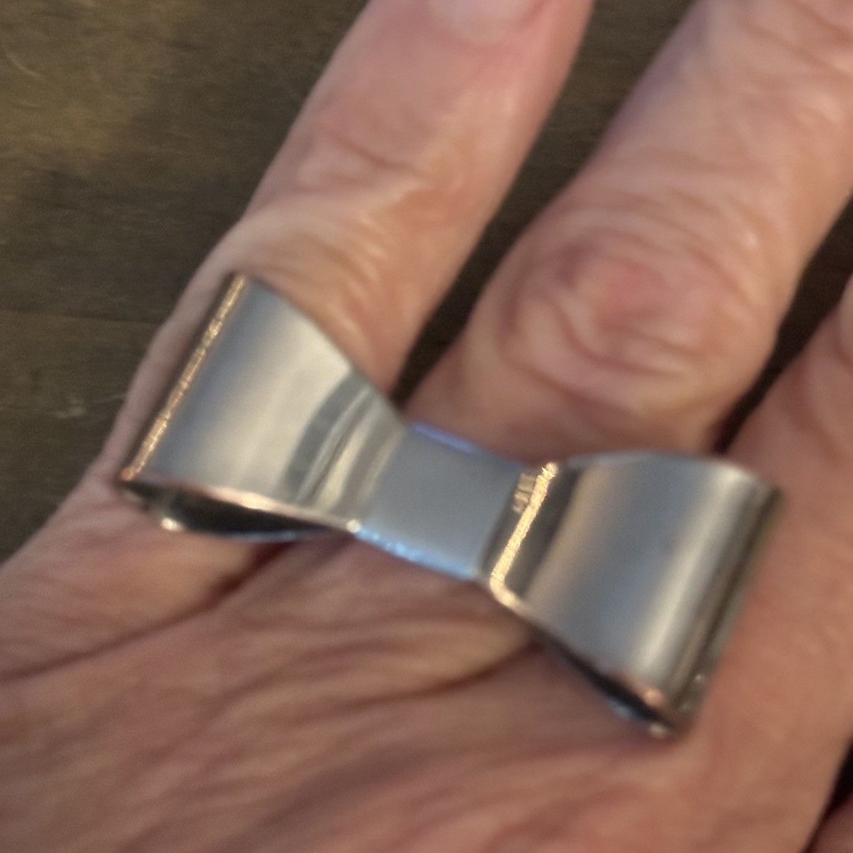 Other Silver tone large bow ring Size ONE SIZE - 2 Thumbnail