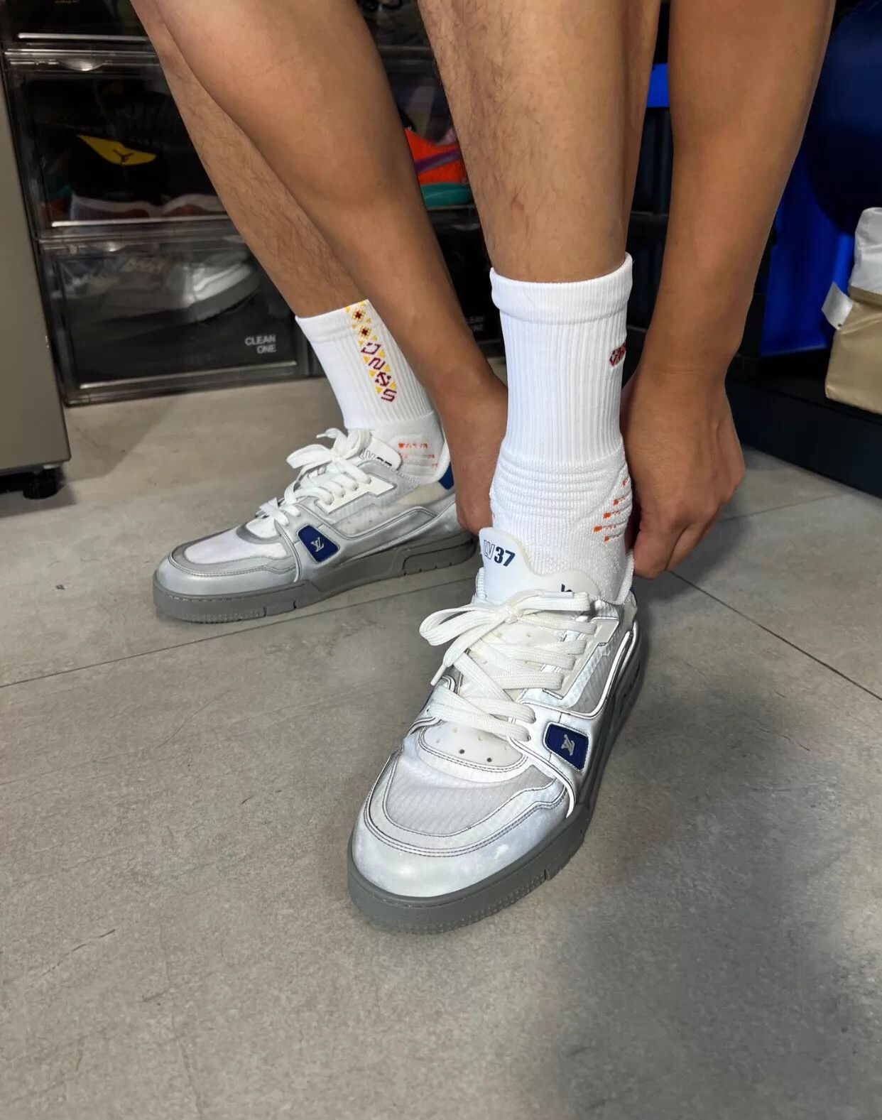 Louis Vuitton LV Trainer Embossed Monogram Logo Blue Gray Men's 6.5 US Size US 6.5 / EU 39-40 - 2 Thumbnail