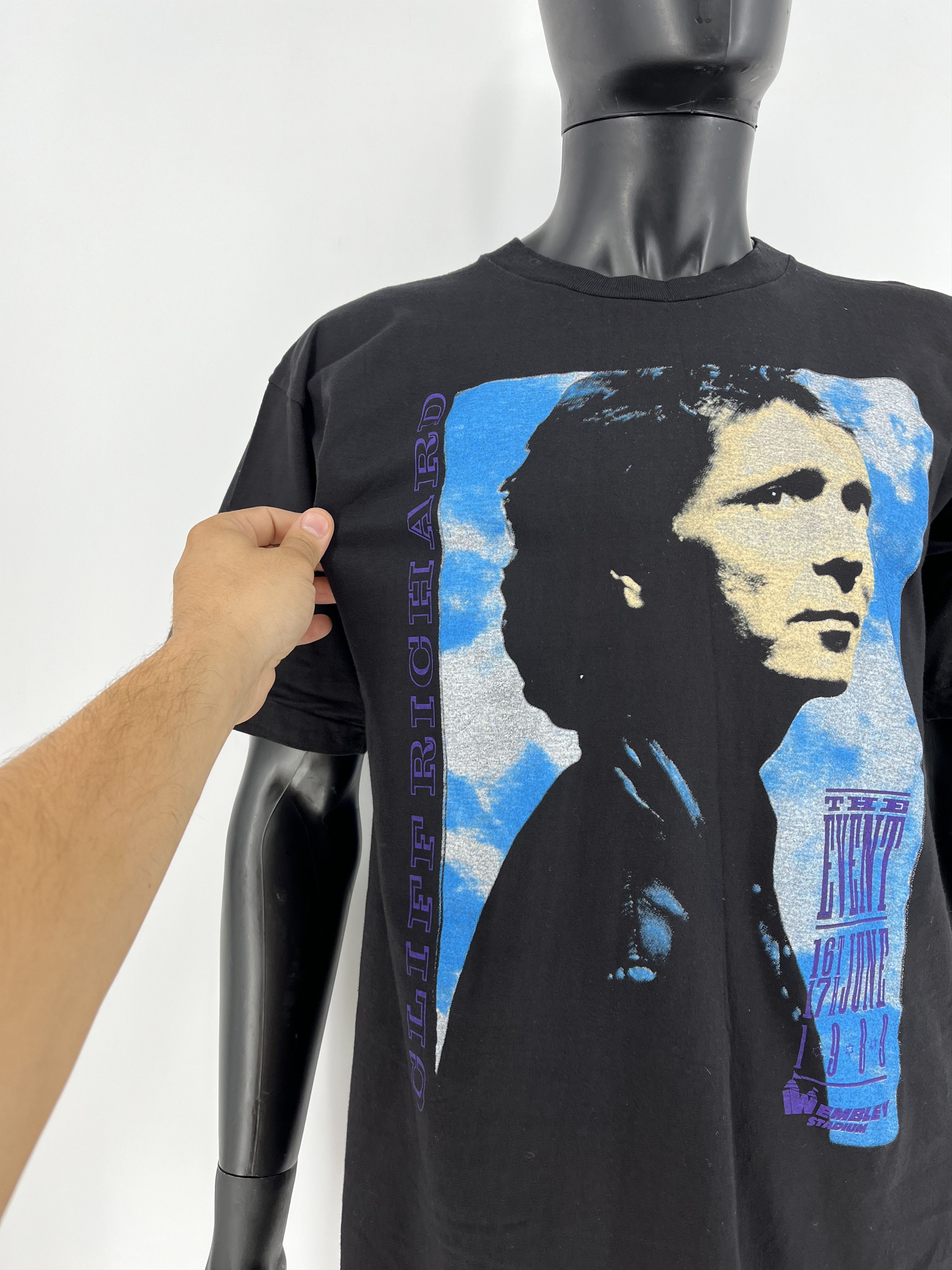 Band Tees Vintage Cliff Richard The Event 1989 T-Shirt Size XL Size US XL / EU 56 / 4 - 6 Thumbnail