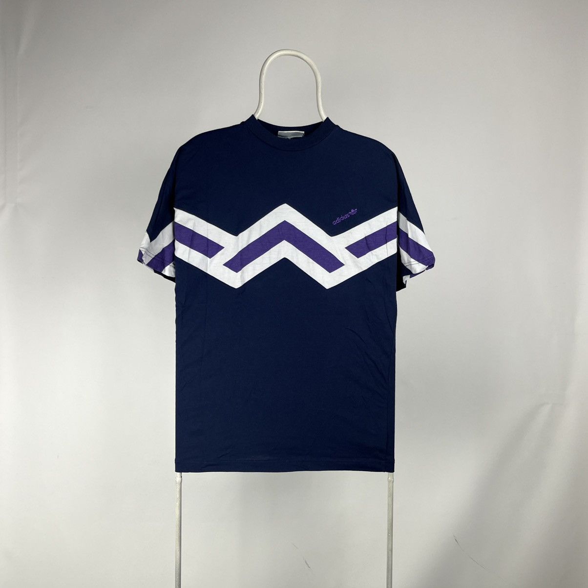 Adidas Vintage Adidas Geometric Tshirt size Medium Size US M / EU 48-50 / 2 - 1 Thumbnail