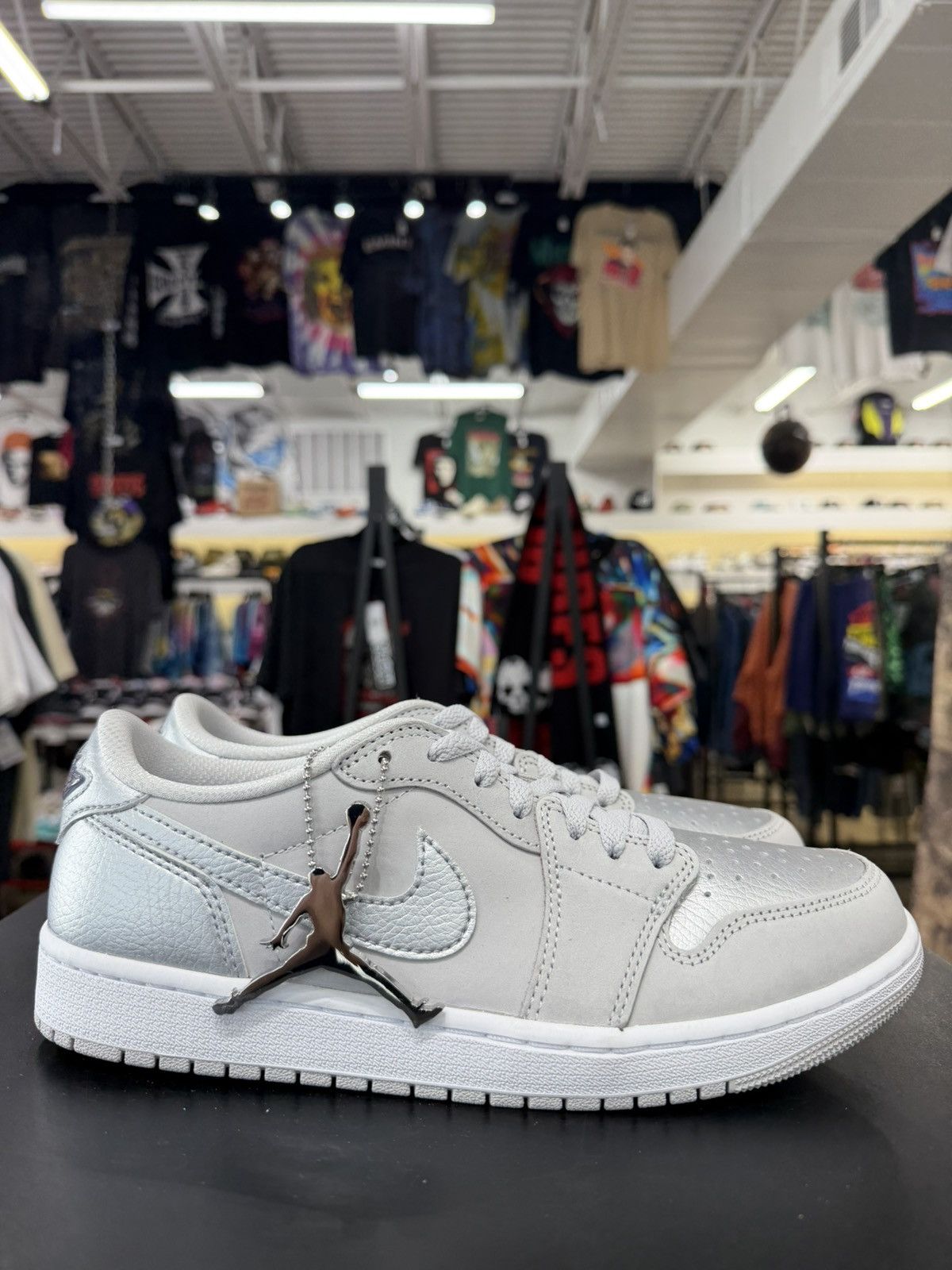 Jordan Brand Jordan 1 Low Metallic Silver Size 9 (2024) Size US 9 / EU 42 - 6 Thumbnail