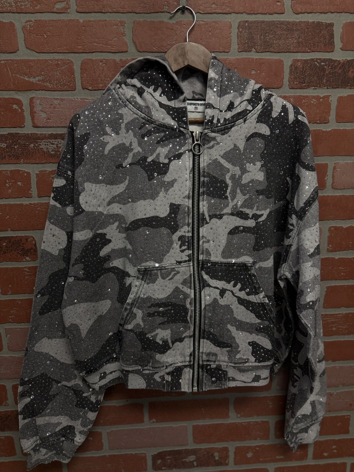 Valley White Camo Crystal Hoodie Size M (NEW)