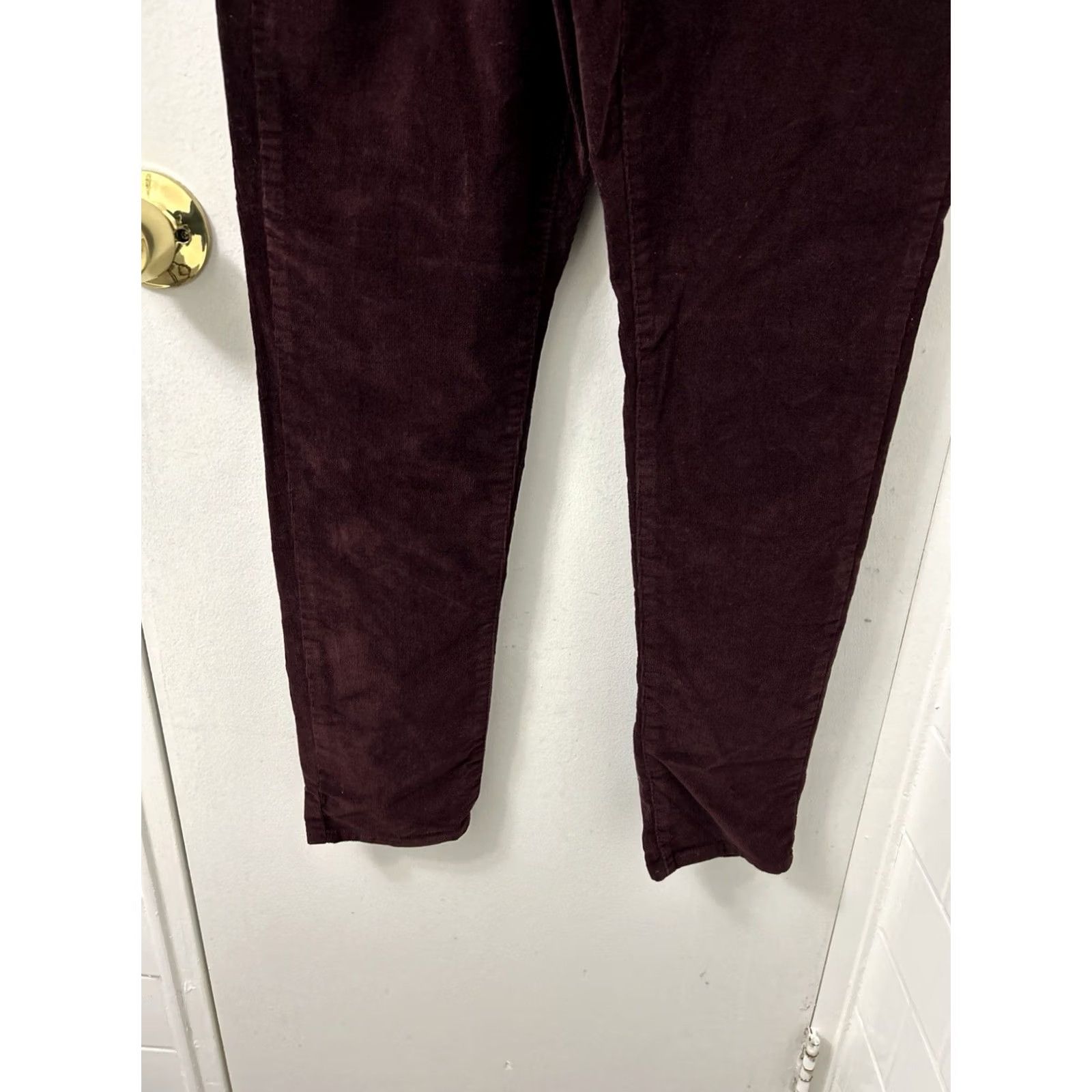 Levi's VINTAGE? No. Levis 311 Shaping Skinny Corduroy Pants Womens 30x29 Burgundy White Tab Trousers Size 30" / US 8 / IT 44 - 3 Thumbnail