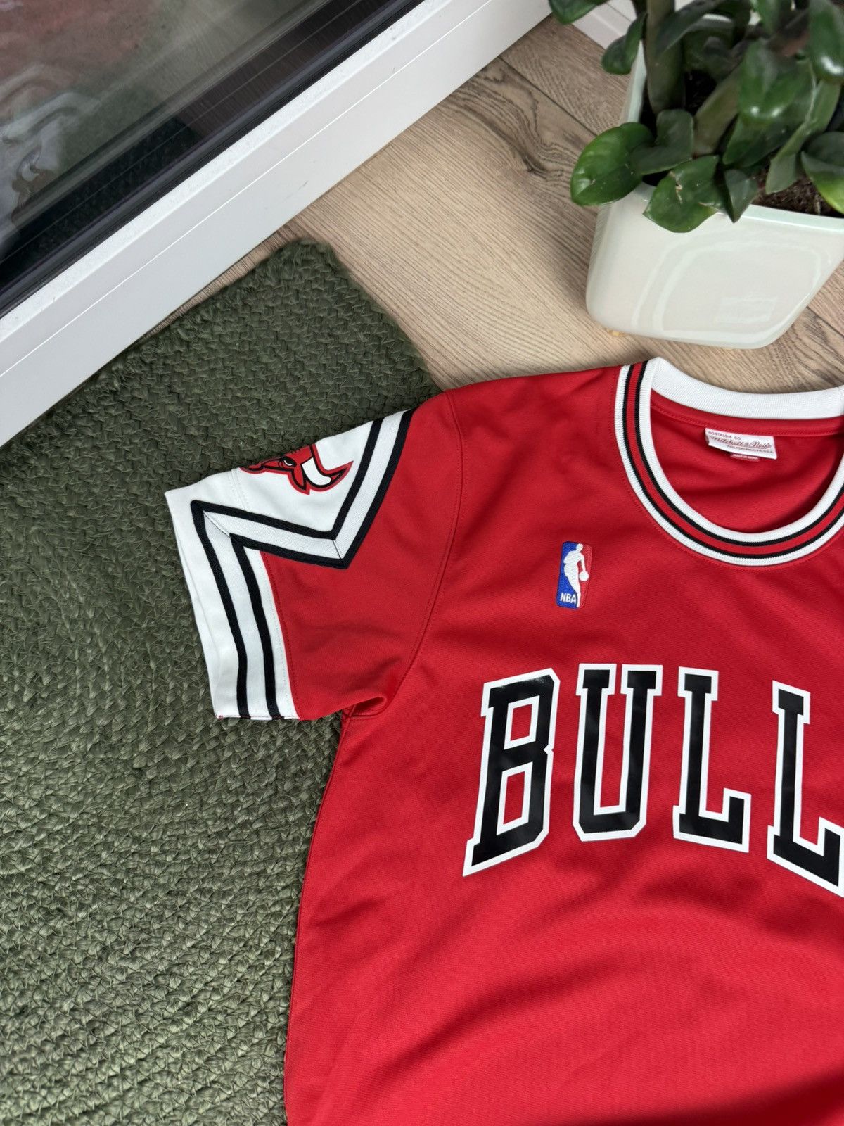 Mitchell & Ness MITCHELL & NESS CHICAGO BULLS SHOOTING SHIRT 1987-88 Size US S / EU 44-46 / 1 - 2 Thumbnail