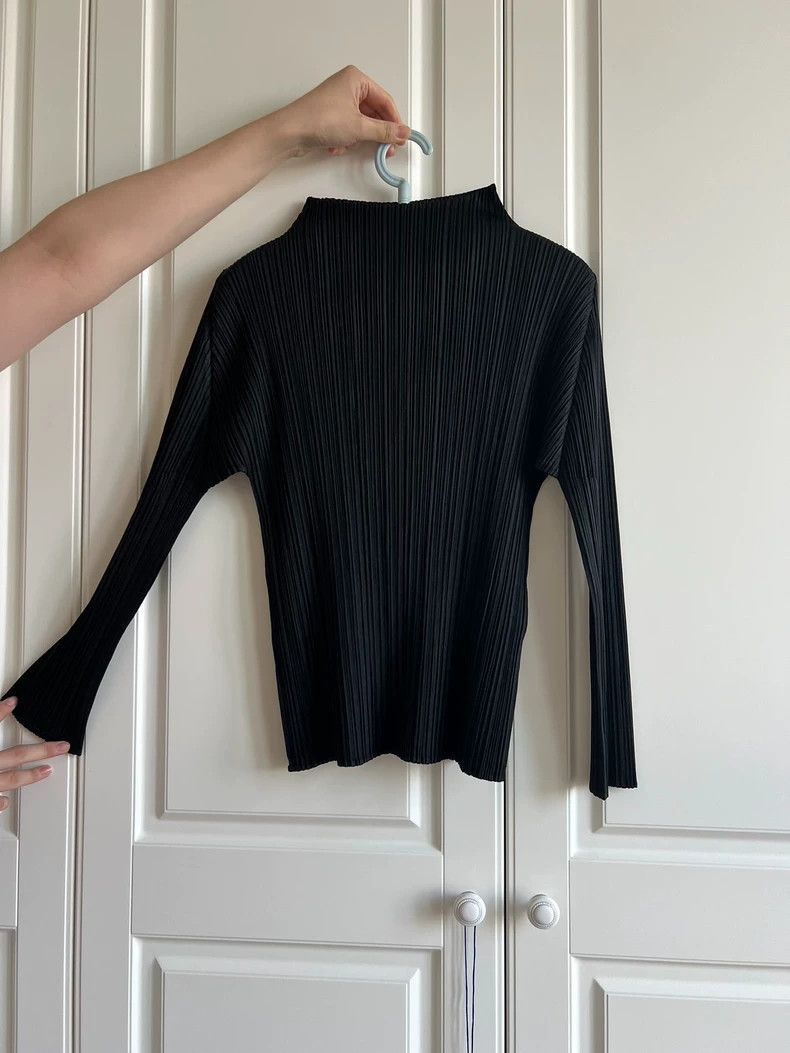 Issey Miyake black pleated long sleeve top by issey miyake-2507 Size US S / EU 44-46 / 1 - 5 Thumbnail