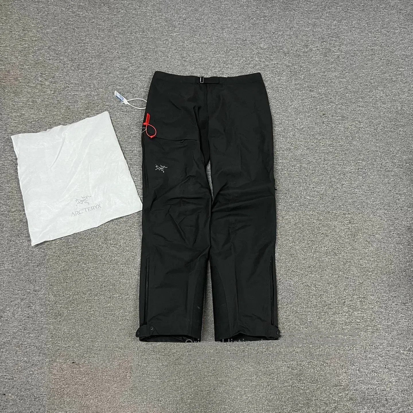 Arc'teryx Arcteryx Beta Ar Pant Black Long Pants. Size US 32 / EU 48 - 1 Thumbnail