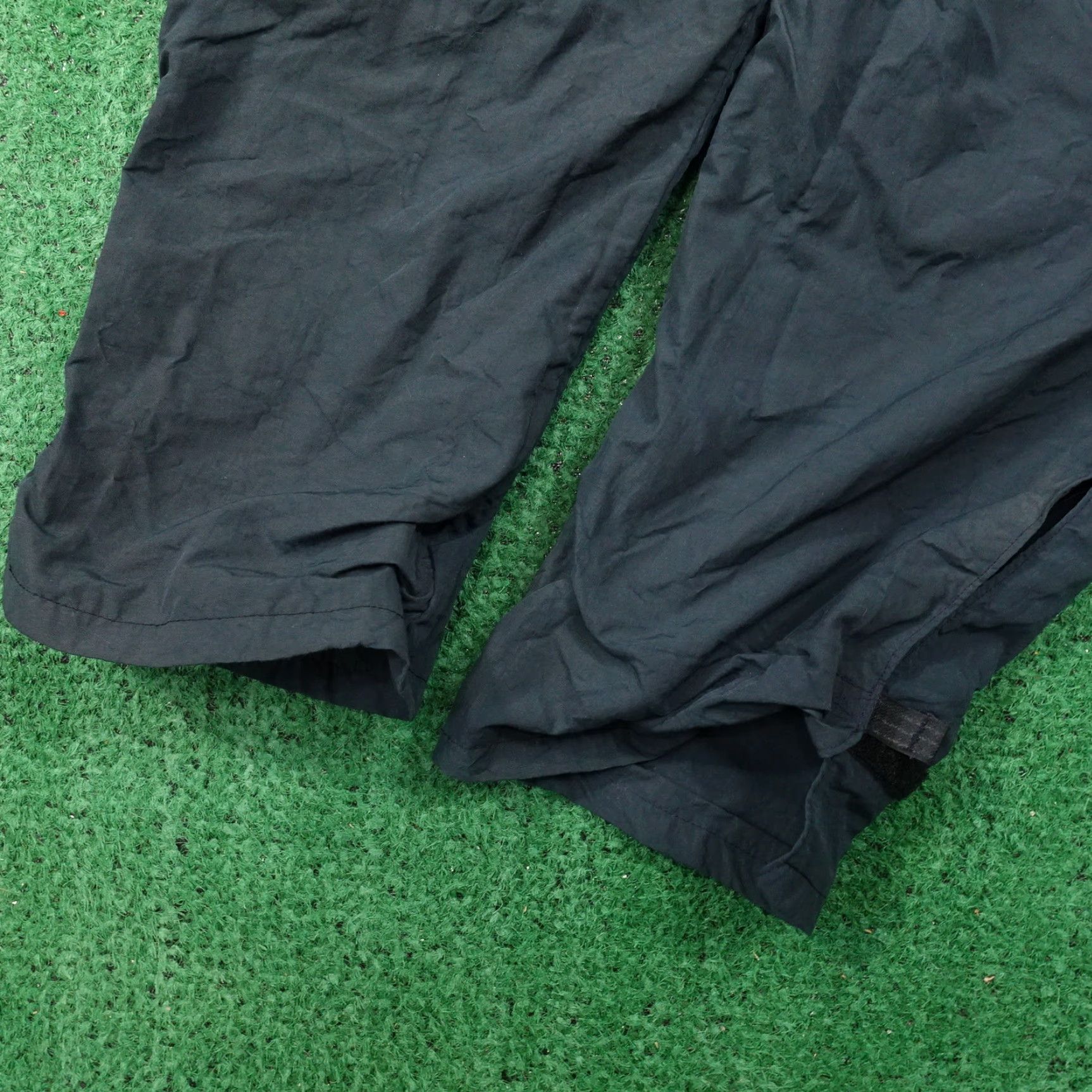 Russell Athletic VINTAGE RUSSELL ATHLETIC USA MADE GREEN SWISHY WINDBREAKER PANTS XL MENS *HEMMED Size US 36 / EU 52 - 6 Thumbnail
