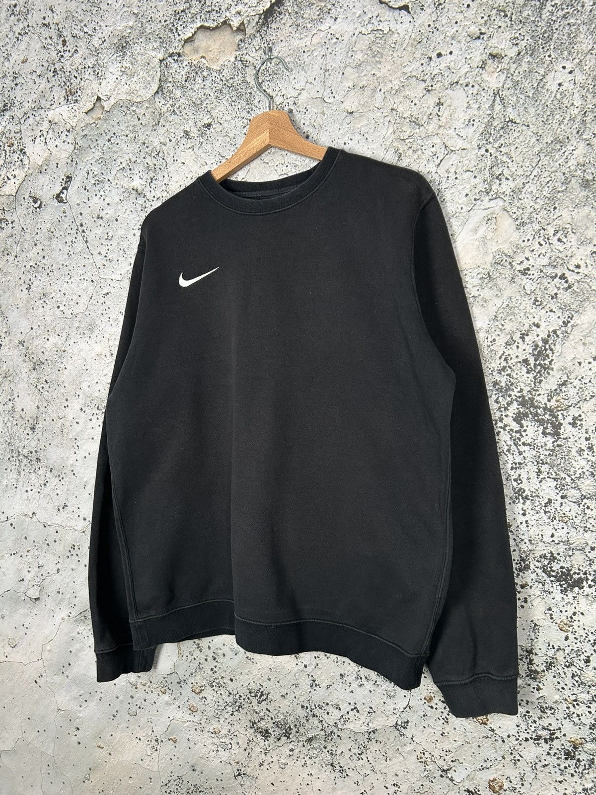 Nike Nike Swoosh Black Crewneck Streetwear Boxy Baggy Rap Size US M / EU 48-50 / 2 - 2 Thumbnail