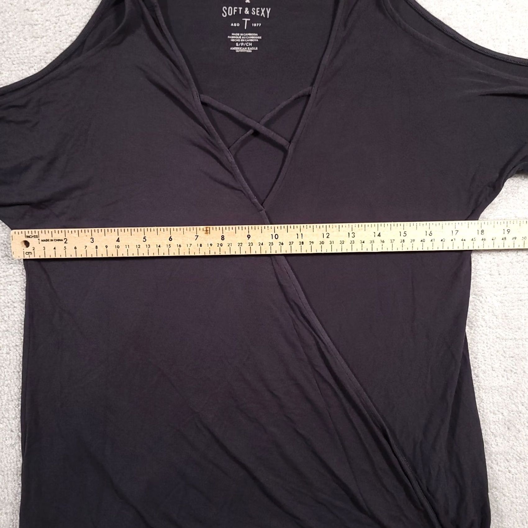 American Eagle Outfitters American Eagle Outfitters Top Blouse Womens Small Gray Cold Shoulder Faux Wrap V-Neck Short Sleeve Pullover Size S / US 4 / IT 40 - 3 Thumbnail