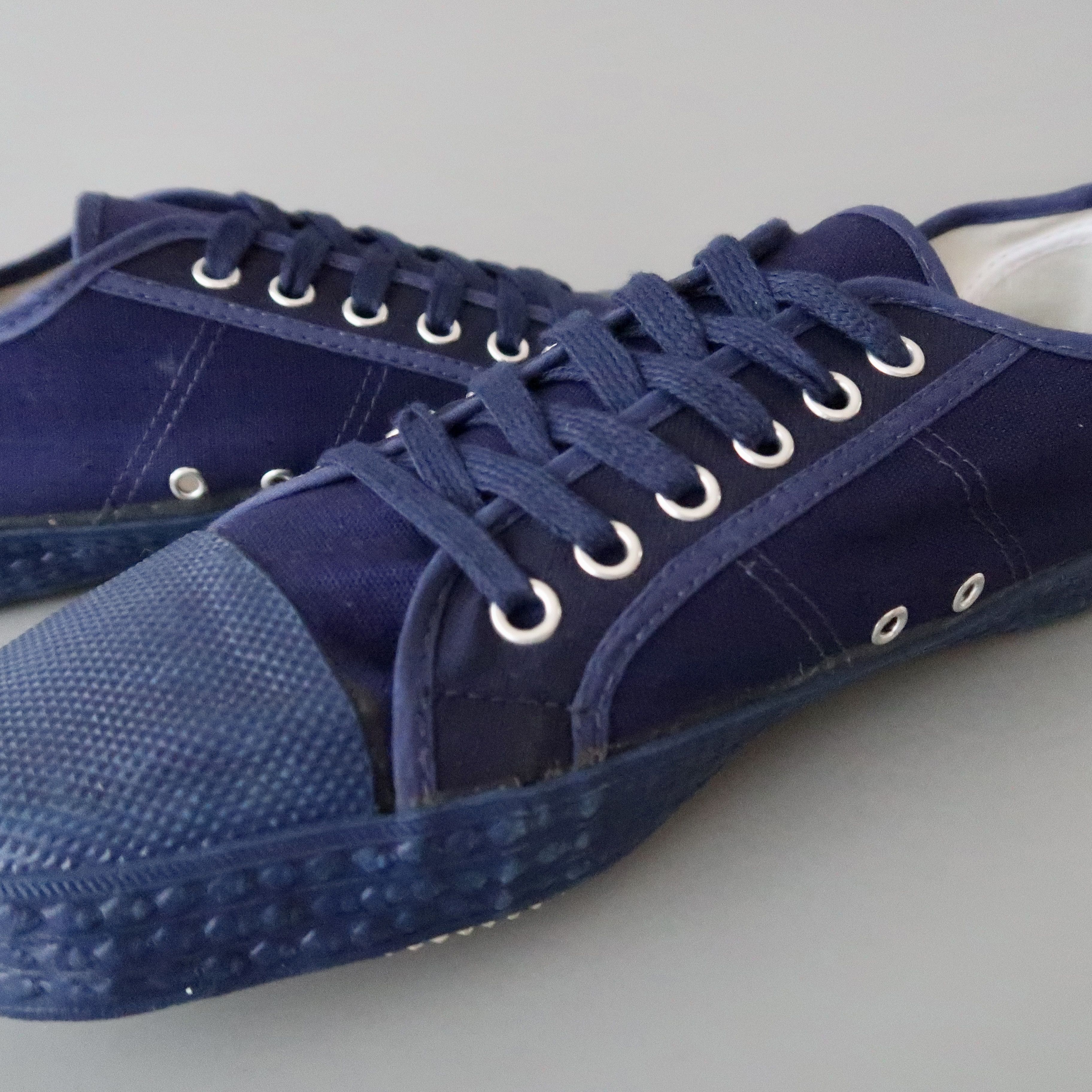 Vintage DEADSTOCK, VTG 1970s Swedish Army gym trainers size 40 Size US 7 / EU 40 - 7 Thumbnail