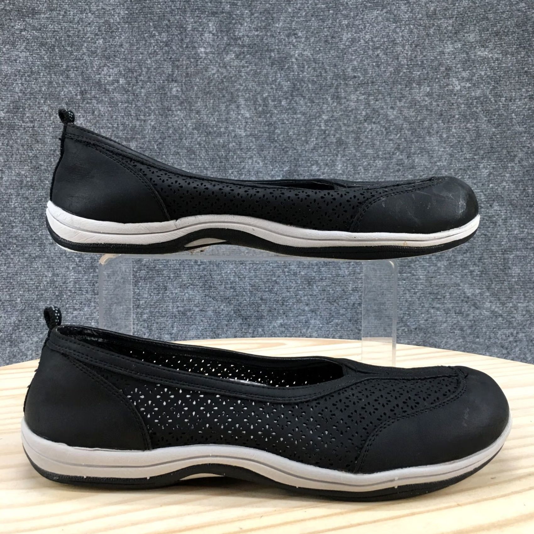 Vintage Easy Street Slip-On Casual Shoe Womens 8W Wide Black Ster n Laser Cut Out Comfort Size US 8 / IT 38 - 2 Thumbnail