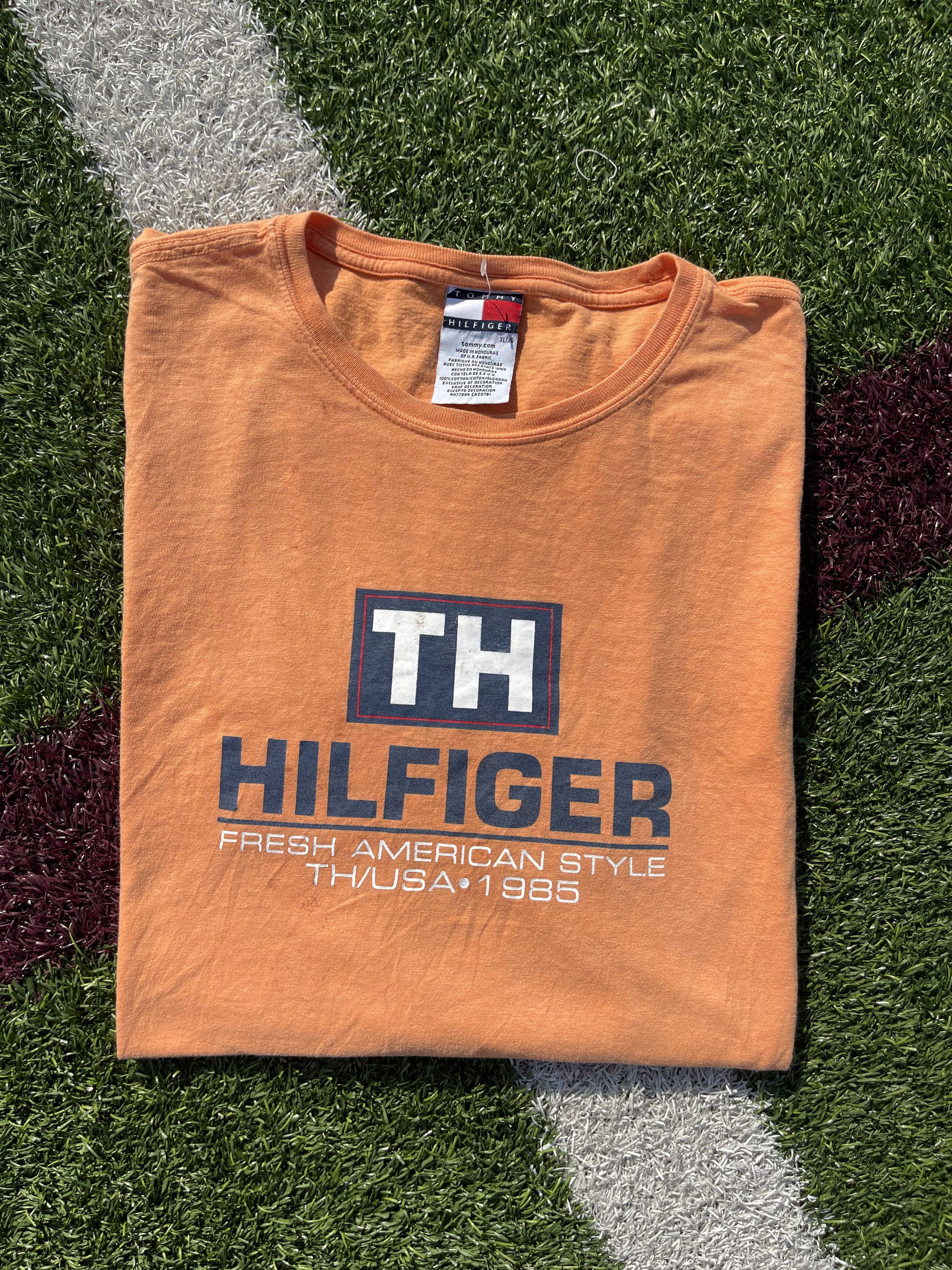 Tommy Hilfiger × Vintage Vintage 90's Tommy Hilfiger Hip Hop Rap Vtg Logo T-Shirt Size US XL / EU 56 / 4 - 9 Thumbnail