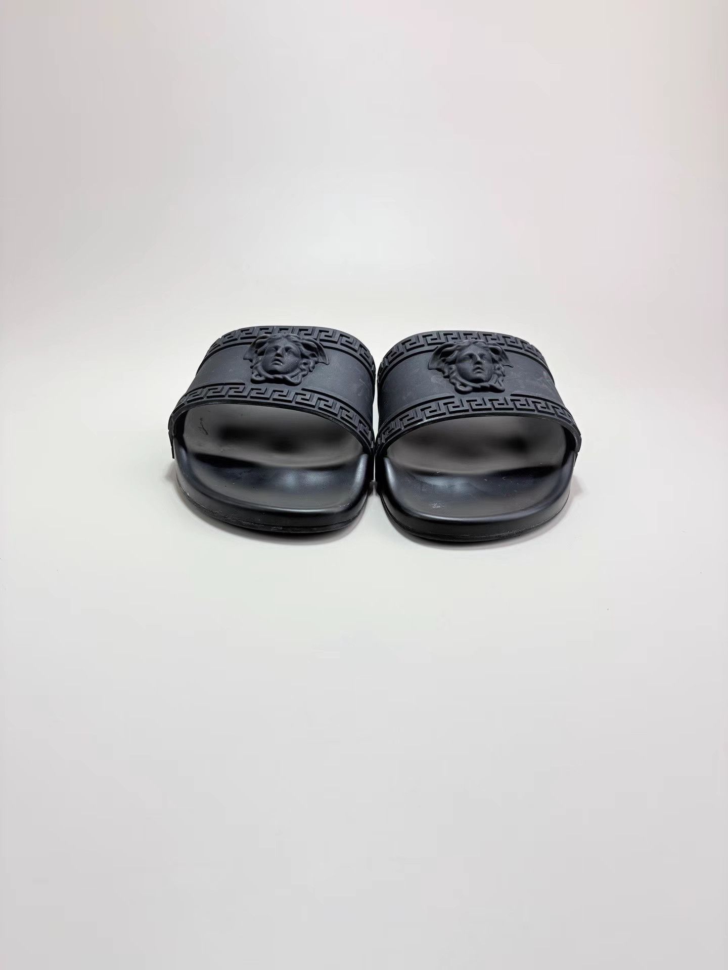 Versace Versace Medusa Slippers K1 Size US 9 / IT 39 - 2 Thumbnail