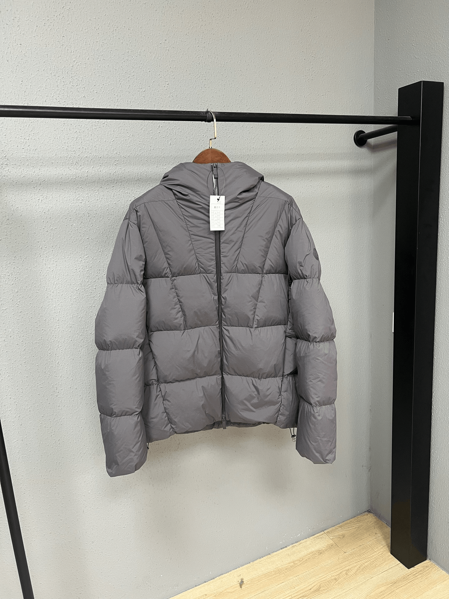 Moncler Moncler Down Down Jacket M Women Size M / US 6-8 / IT 42-44 - 1 Thumbnail