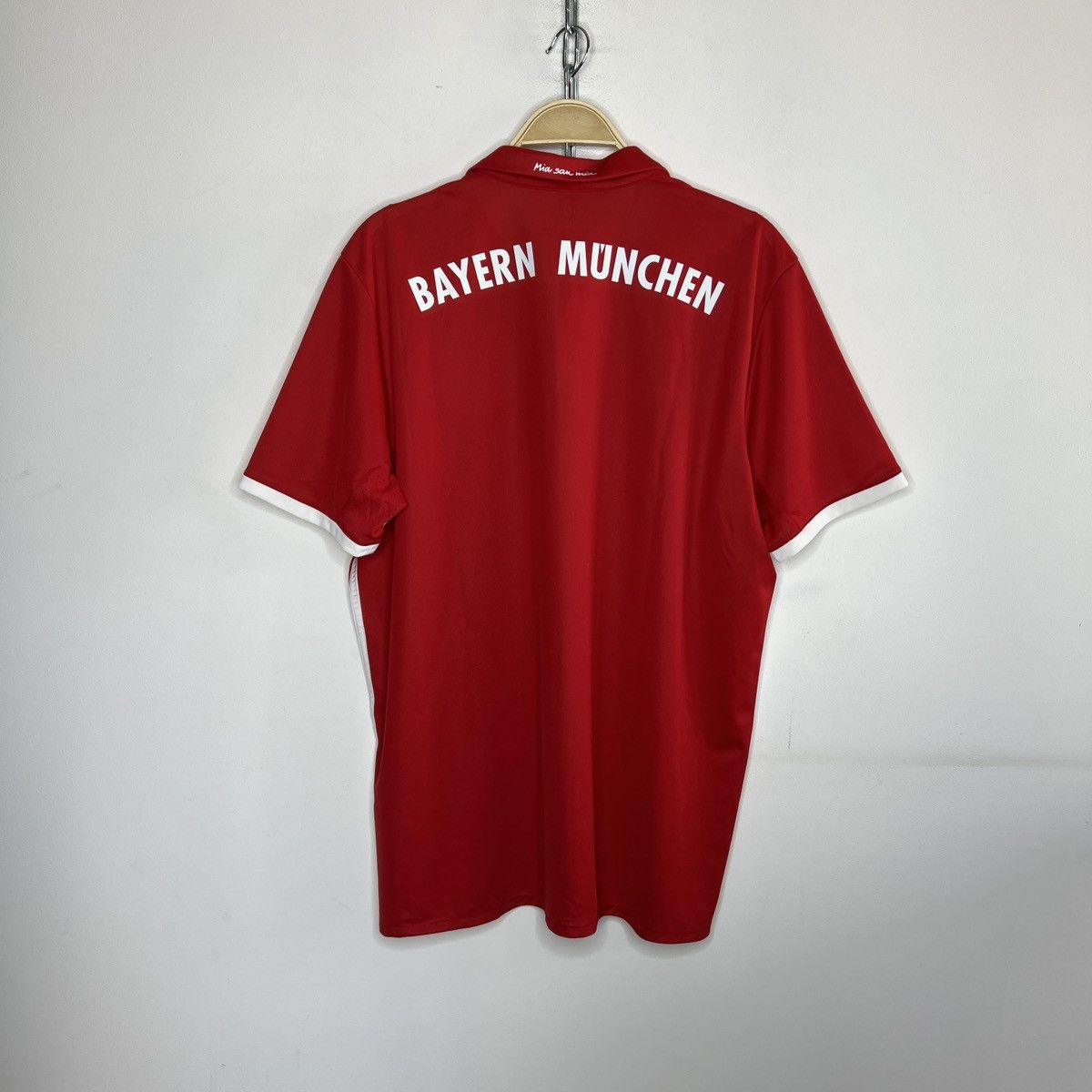 Adidas Adidas FC Bayern Munchen Jersey Tee Tshirt Red Size US XL / EU 56 / 4 - 9 Thumbnail