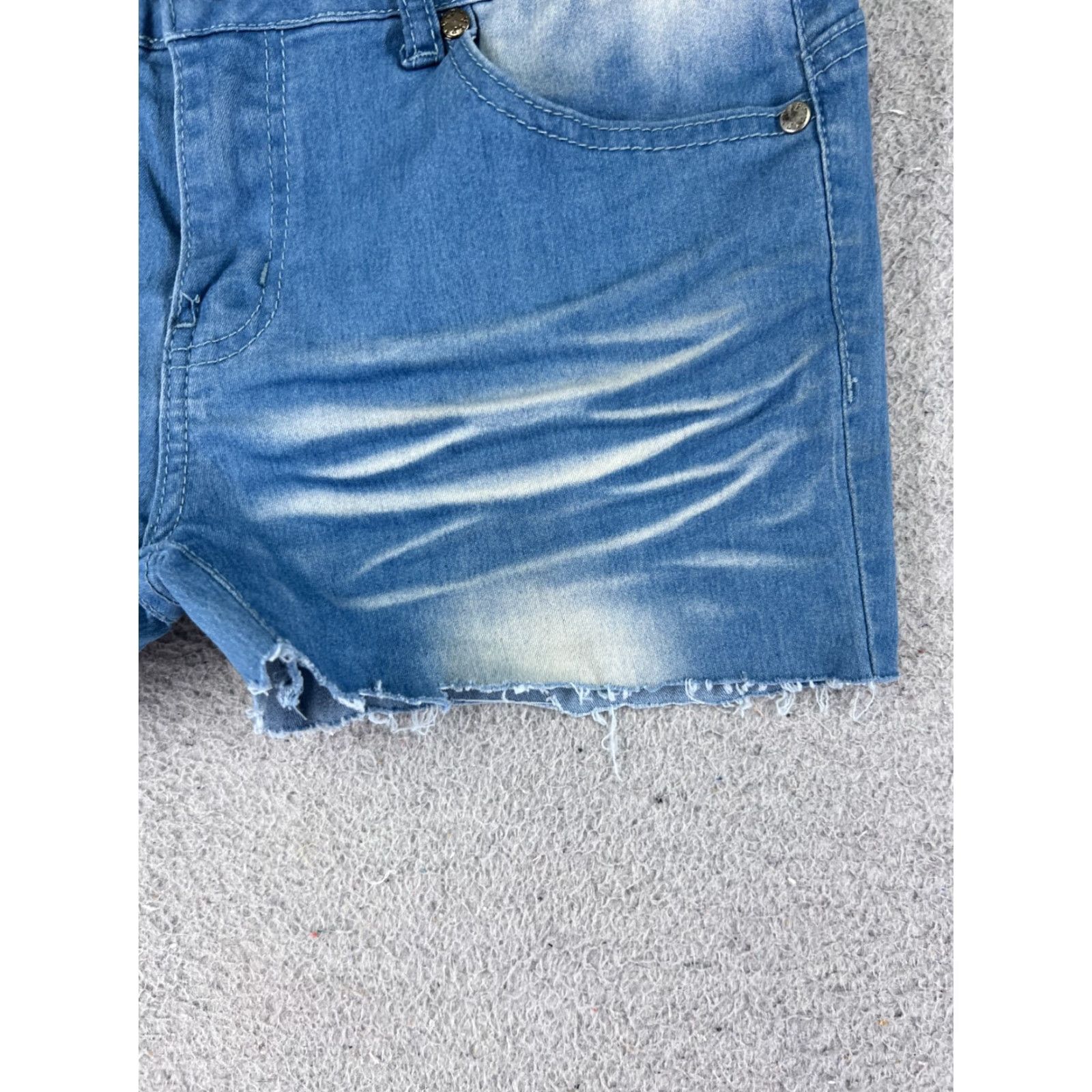 Vintage VIP Jeans Women's Denim Shorts Cut-Off Low Rise 28x3 Blue Cotton Blend 3" Inseam US Size 9 Regular Women's Casual Distressed 90s? Size 30" / US 8 / IT 44 - 2 Thumbnail