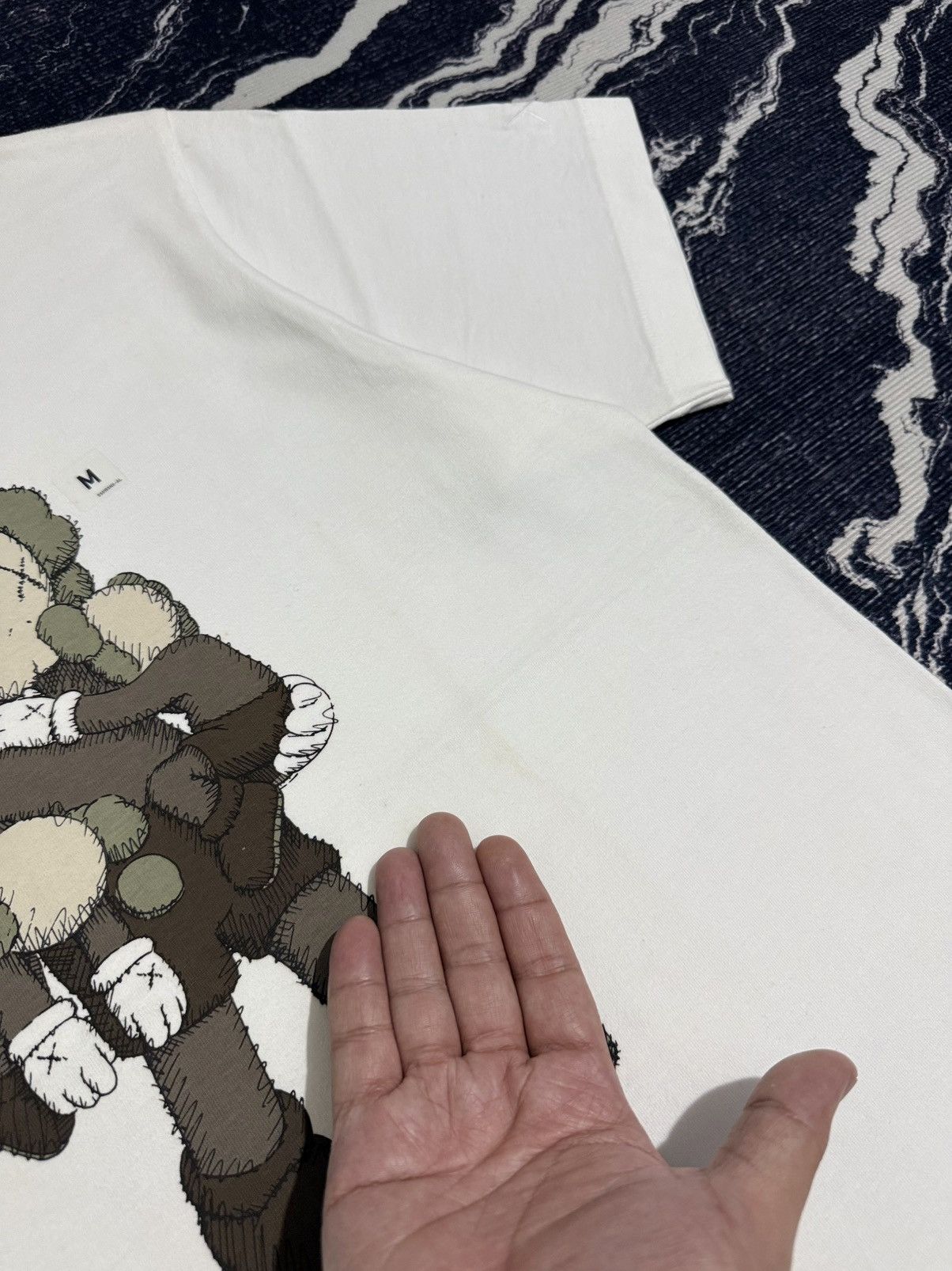 Kaws Uniqlo x kaws t shirt Size US M / EU 48-50 / 2 - 6 Thumbnail