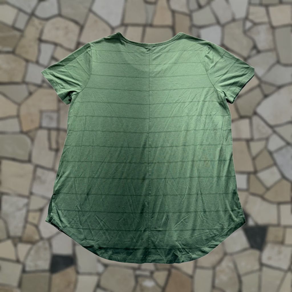CO VINTAGE Women’s Alaskan Hardwear by Duluth Trading Co T-Shirt XL Green Striped Pattern Womens (Like New) Size XL / US 12-14 / IT 48-50 - 1 Thumbnail