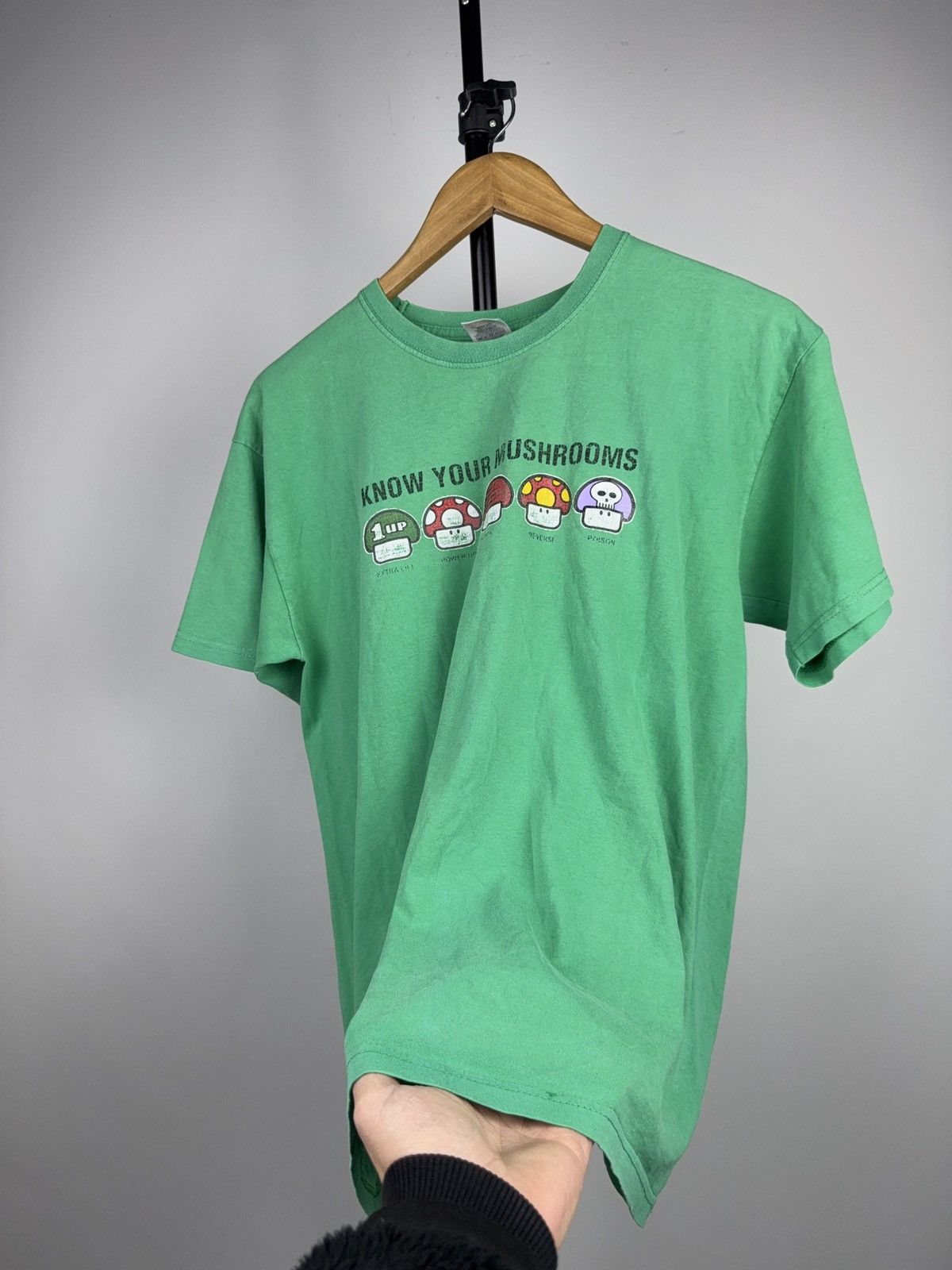 Nintendo 00s retro Know Your Mushrooms Mario Parody Tee Green Size M Size US M / EU 48-50 / 2 - 7 Thumbnail