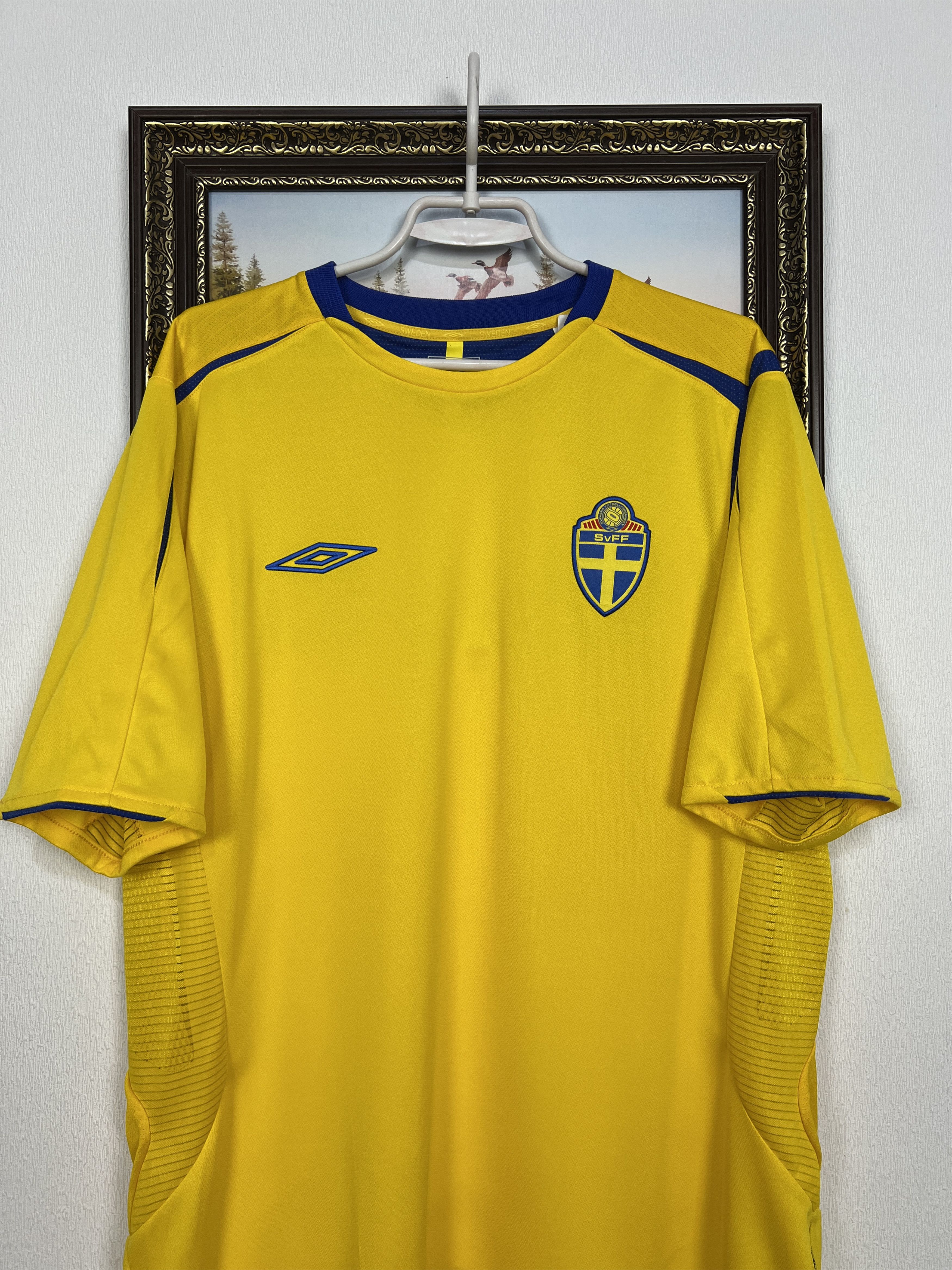 Umbro Sweden Home football shirt 2005 Soccer Umbro Jersey National Size US XL / EU 56 / 4 - 3 Thumbnail