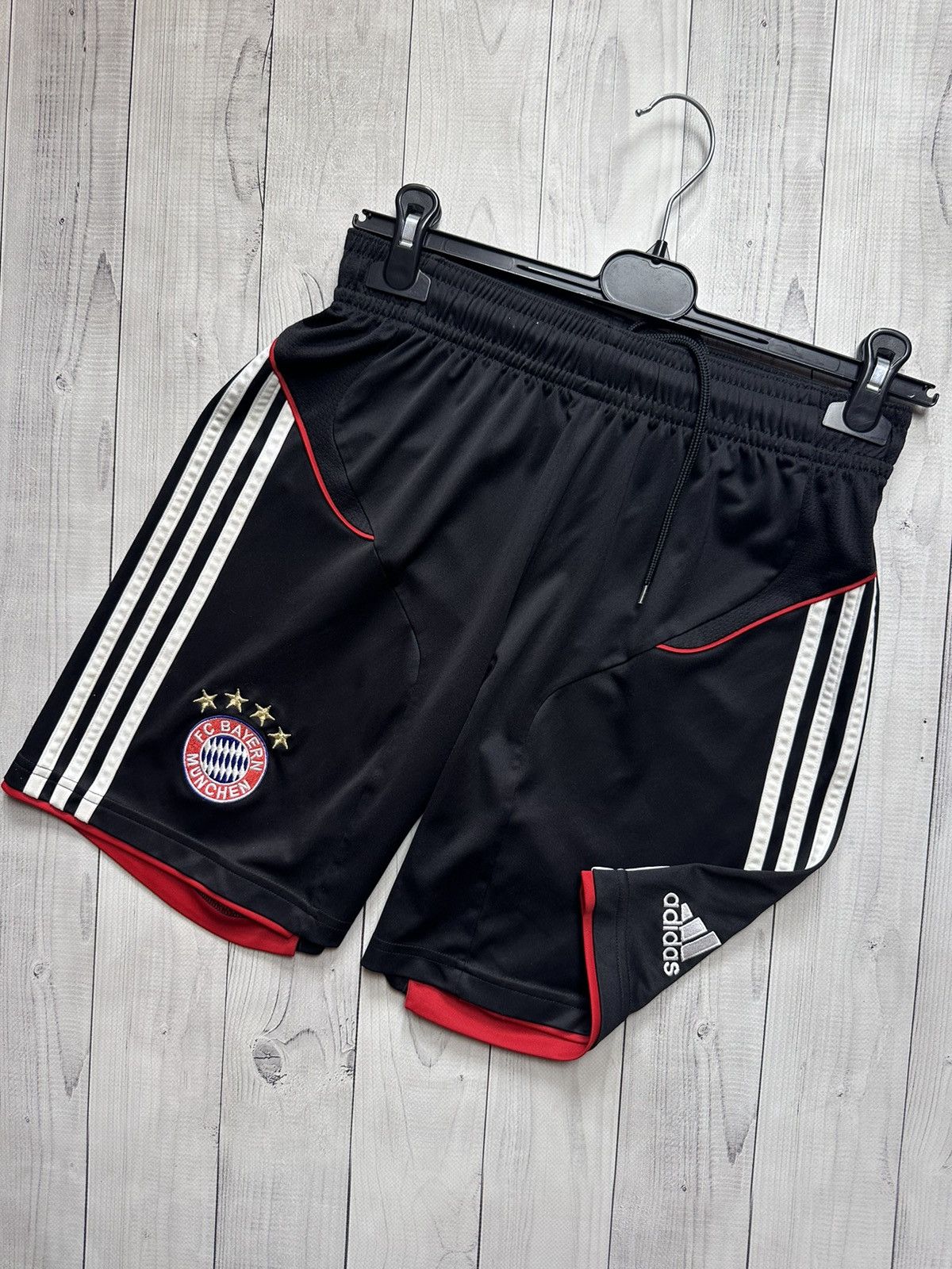 Adidas × Vintage Vintage adidas Bayern Munich soccer shorts size S black Size US 30 / EU 46 - 1 Thumbnail