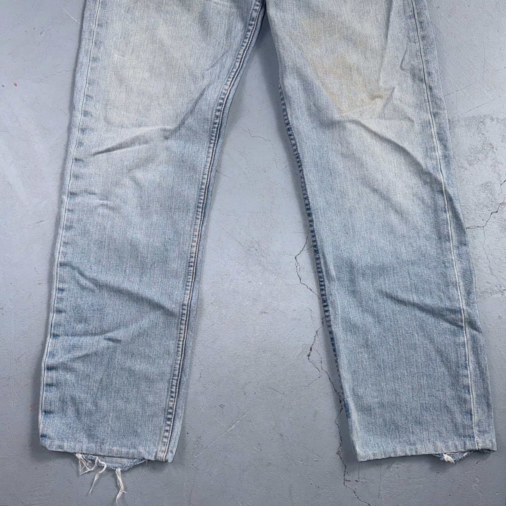 Levi's VINTAGE Levi's 501 Jeans 90s Straight Leg Light Wash Blue 30x29 Mens Size US 30 / EU 46 - 3 Thumbnail