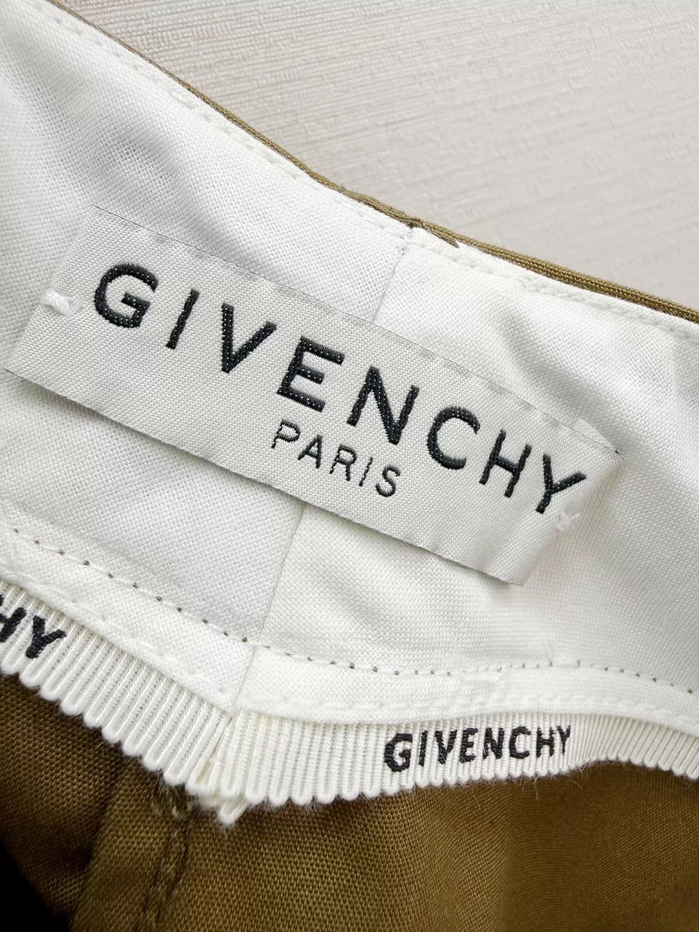 Givenchy Givenchy mermaid bodycon skirt 34 (2 wears, like new) Size XXS / US 00 / IT 34 - 3 Thumbnail