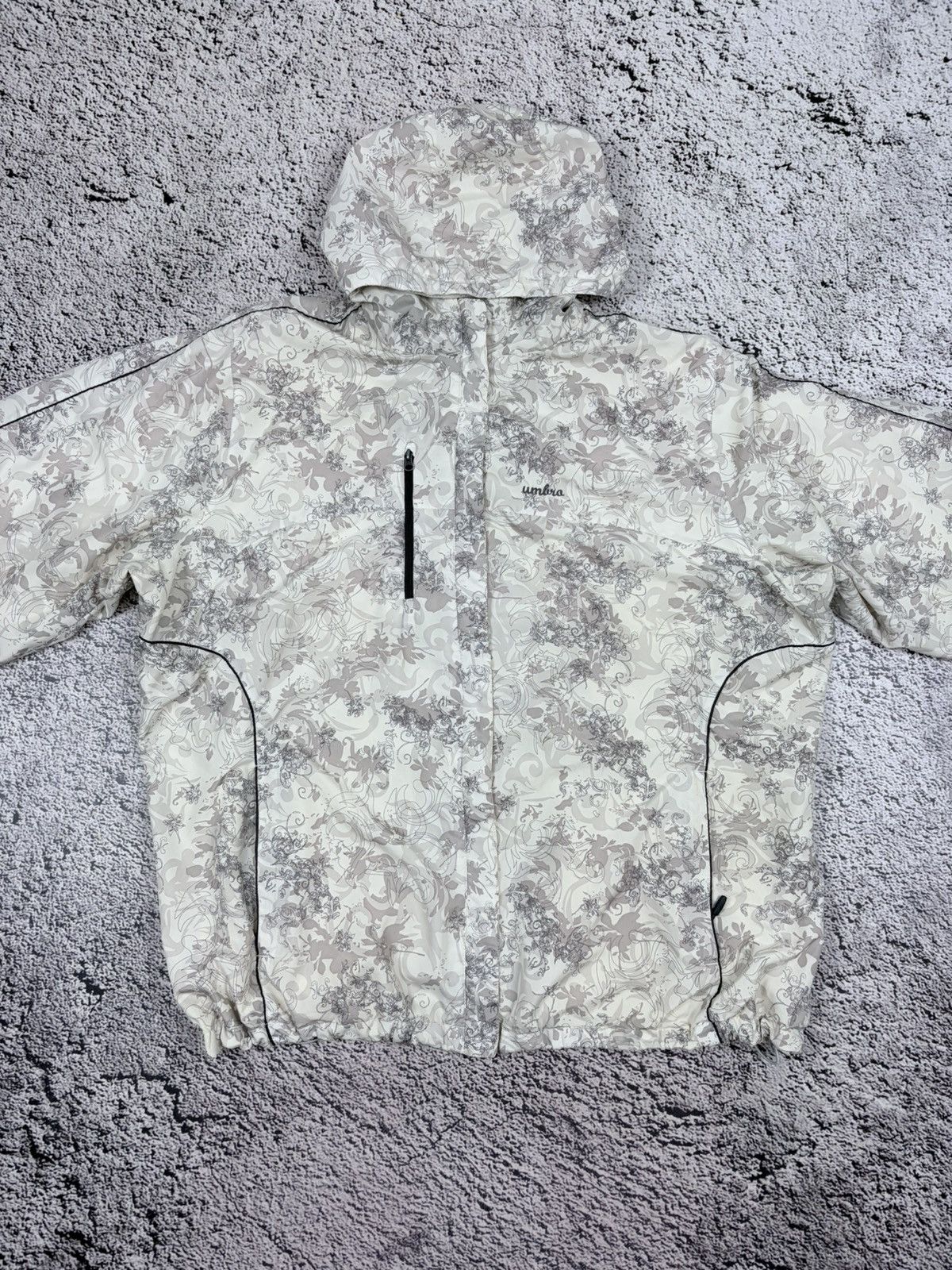 Umbro Vintage Umbro Y2K All Over Print Tribal Zip Hooded Jacket Size US L / EU 52-54 / 3 - 6 Thumbnail