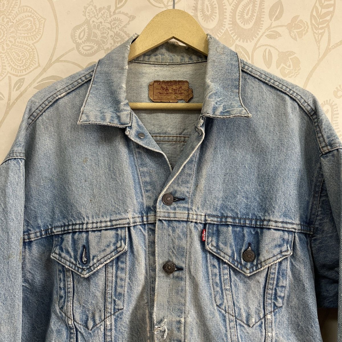Levi's × Levi's Vintage Clothing Distressed Levis Denim Trucker Jacket Made In USA Size US L / EU 52-54 / 3 - 22 Thumbnail
