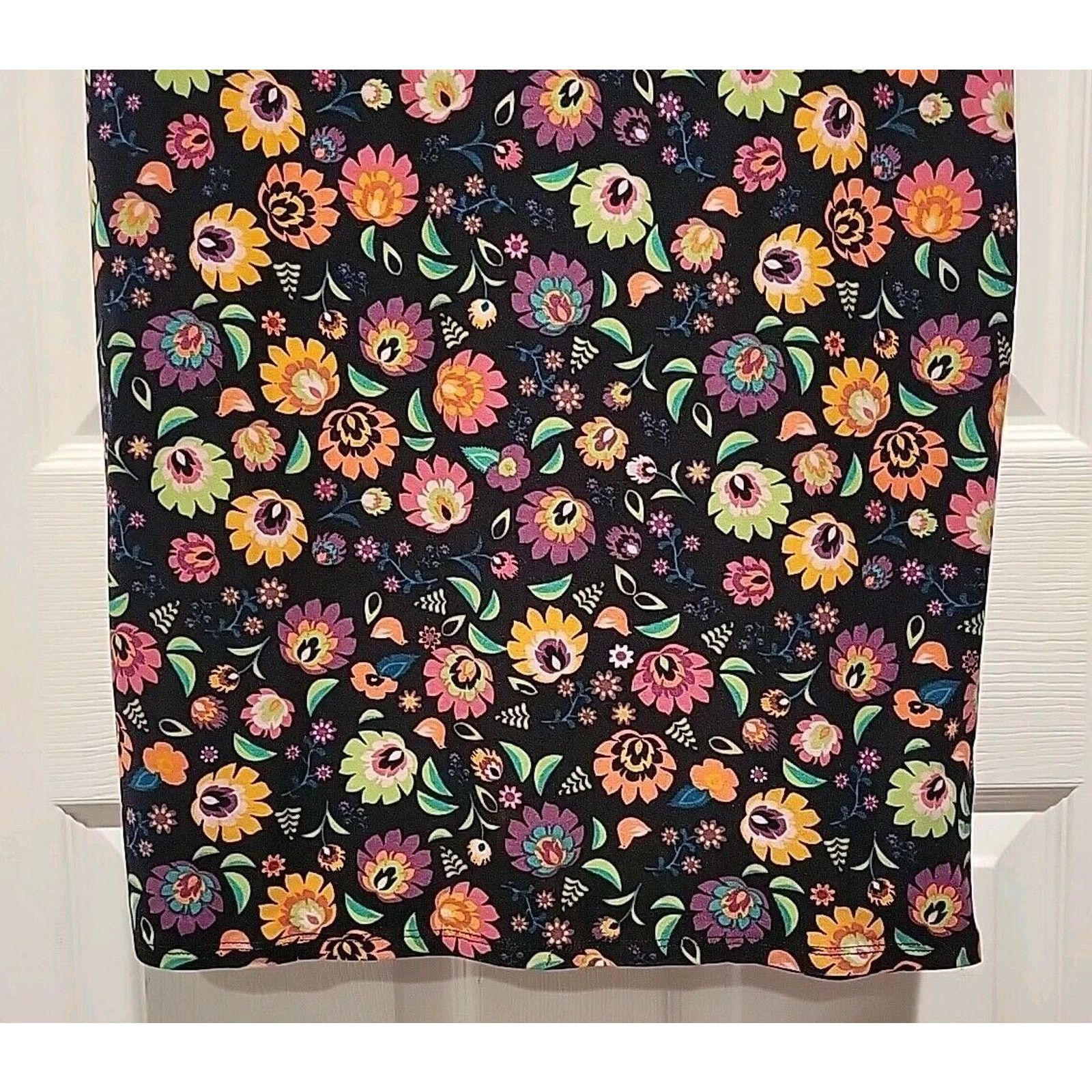 Other LuLaRoe Julia Medium Bodycon Floral Butter Soft Black Print Size M / US 6-8 / IT 42-44 - 6 Thumbnail