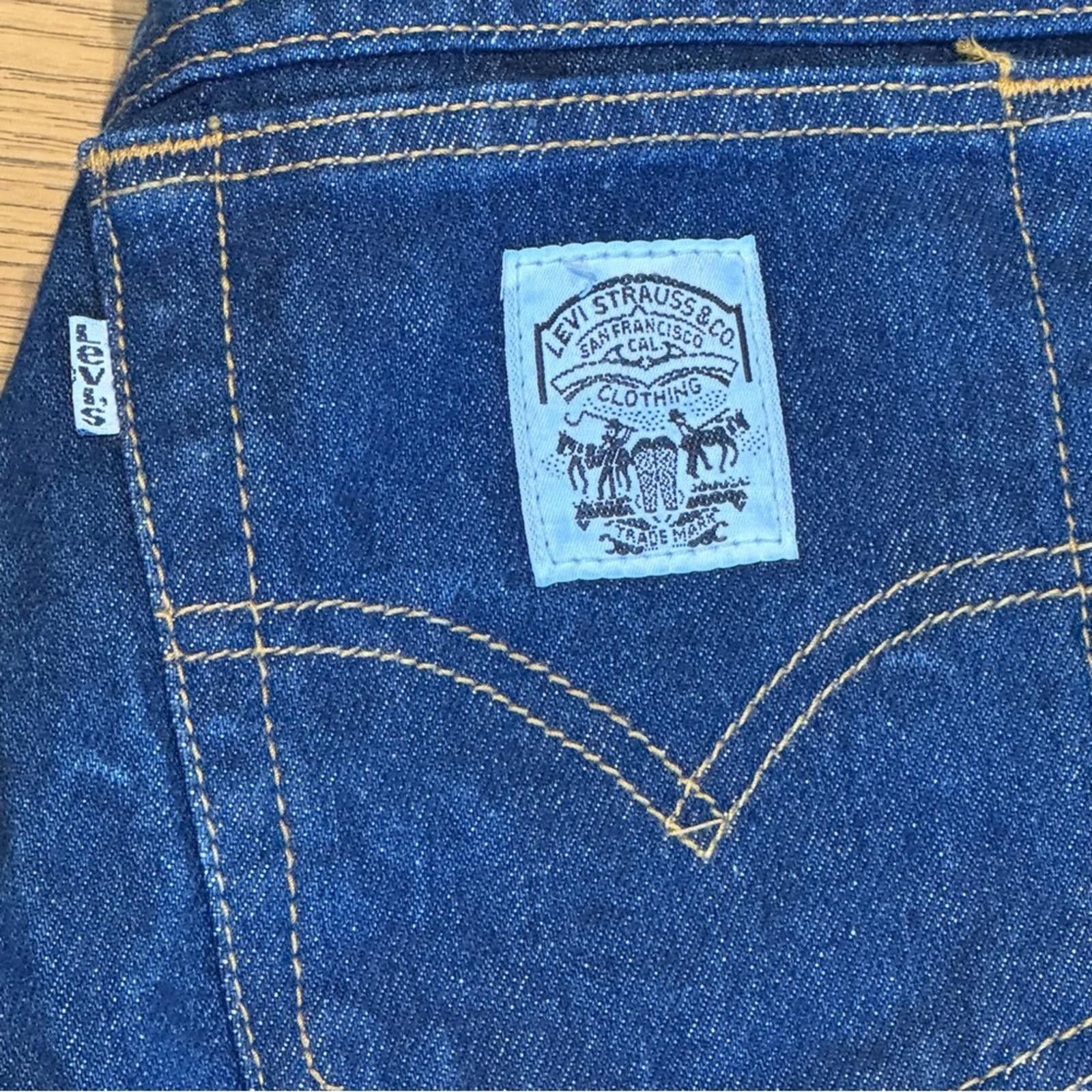 Levi's Women’s Vintage 1990's Levi's Straight Jeans-See measurement Size 26" / US 2 / IT 38 - 2 Thumbnail