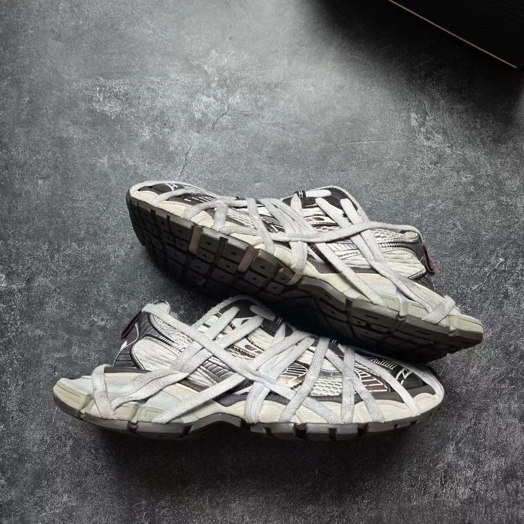 Balenciaga Balenciaga White Lowtop Sneakers XXXL Men Size US 10 / EU 43 - 1 Thumbnail